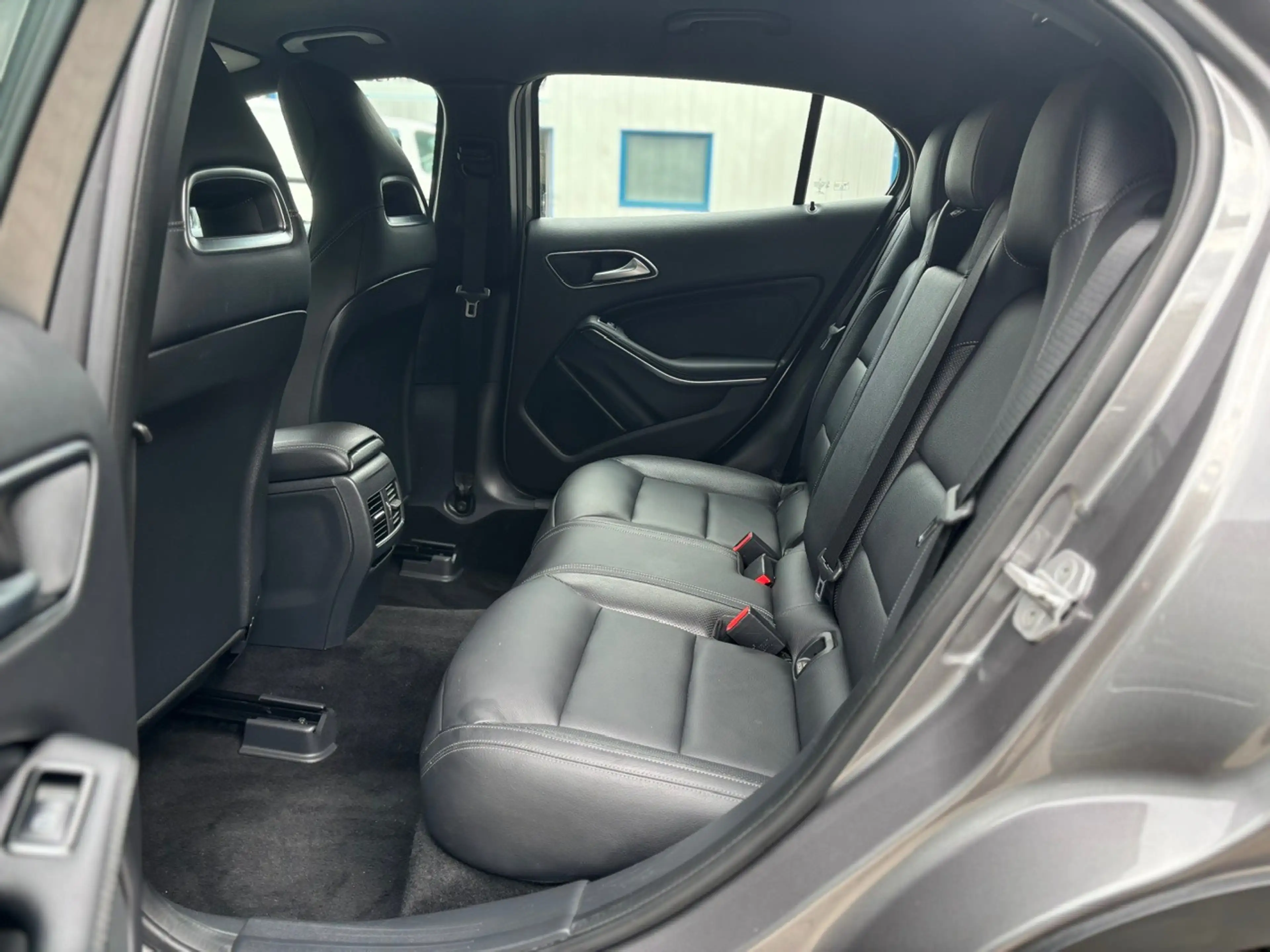Mercedes-Benz GLA 200 d 7G-DCT "Score / Urban Automatik — photo 14