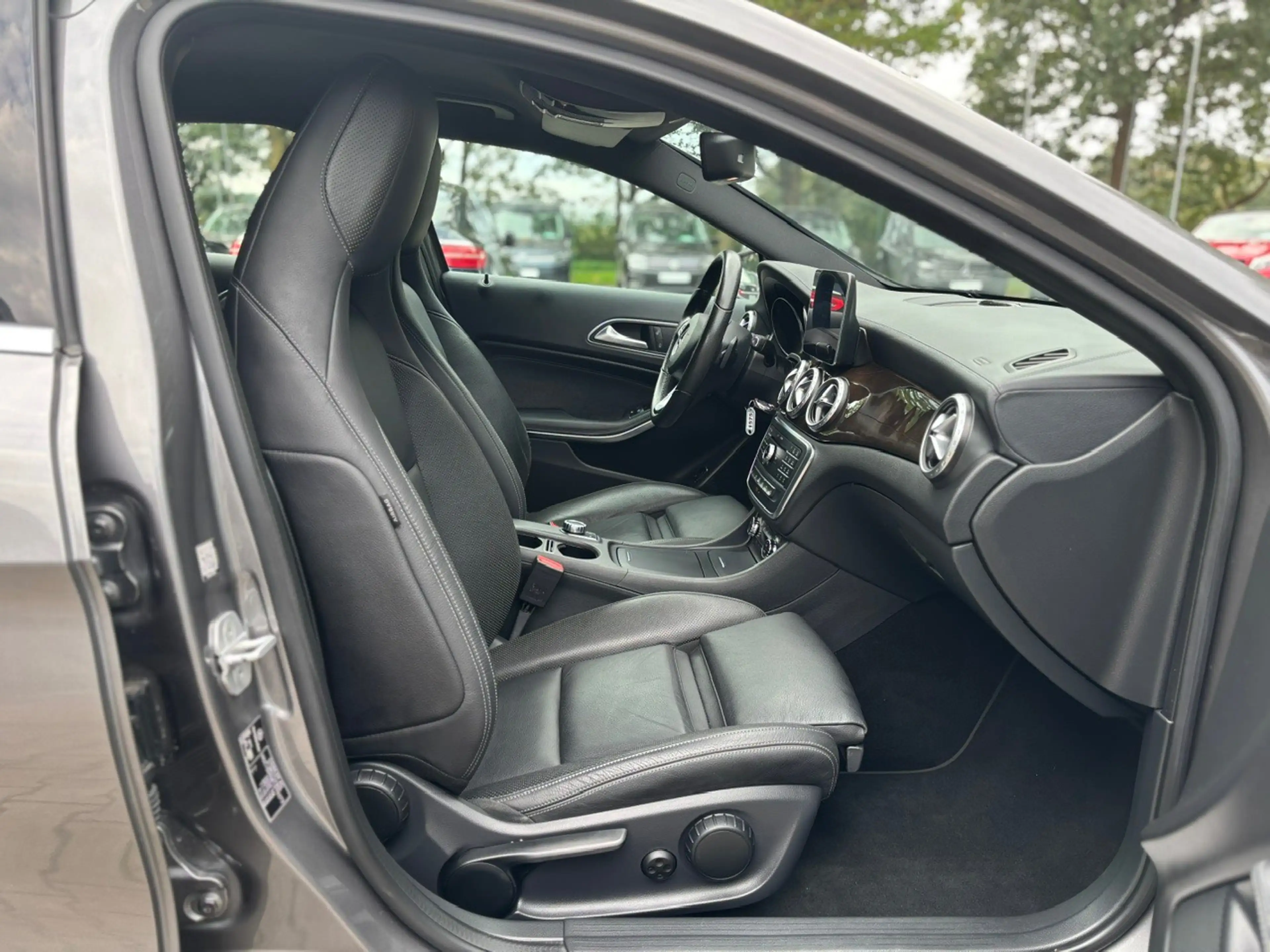 Mercedes-Benz GLA 200 d 7G-DCT "Score / Urban Automatik — photo 10