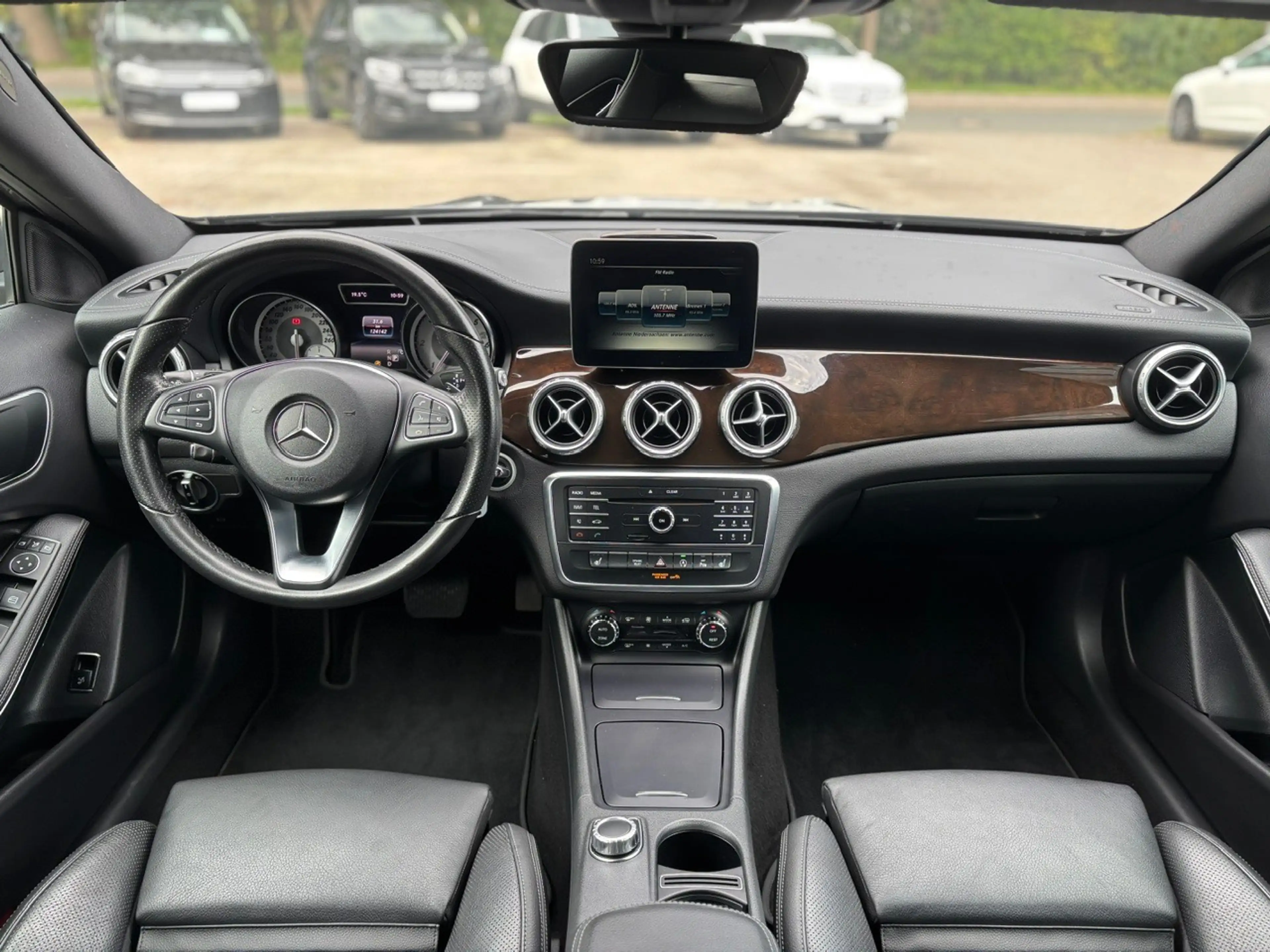 Mercedes-Benz GLA 200 d 7G-DCT "Score / Urban Automatik — photo 9
