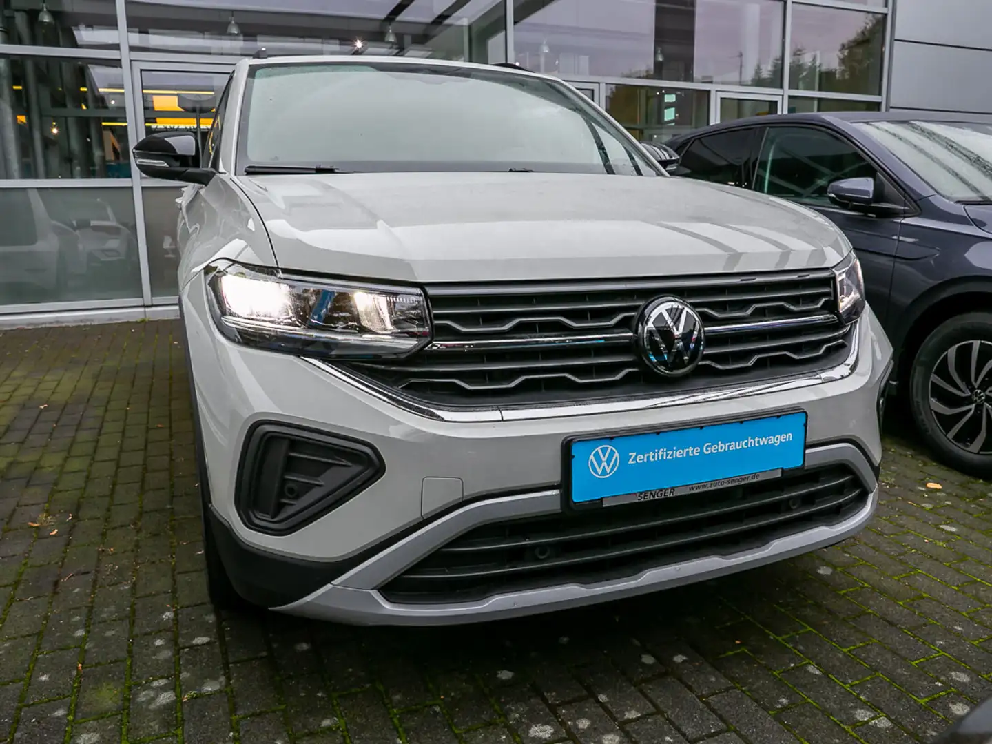 Volkswagen T-Cross 1.0 TSI GOAL DSG Nav AHK PDC SHZ Gris - 2