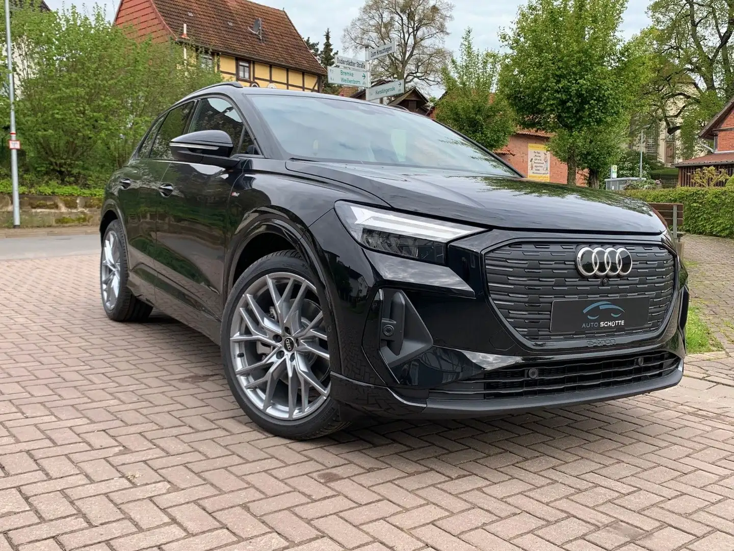 Audi Egyéb Q4 40 e-tron 3x  S-Line  21" Optik Paket sofort Fekete - 2