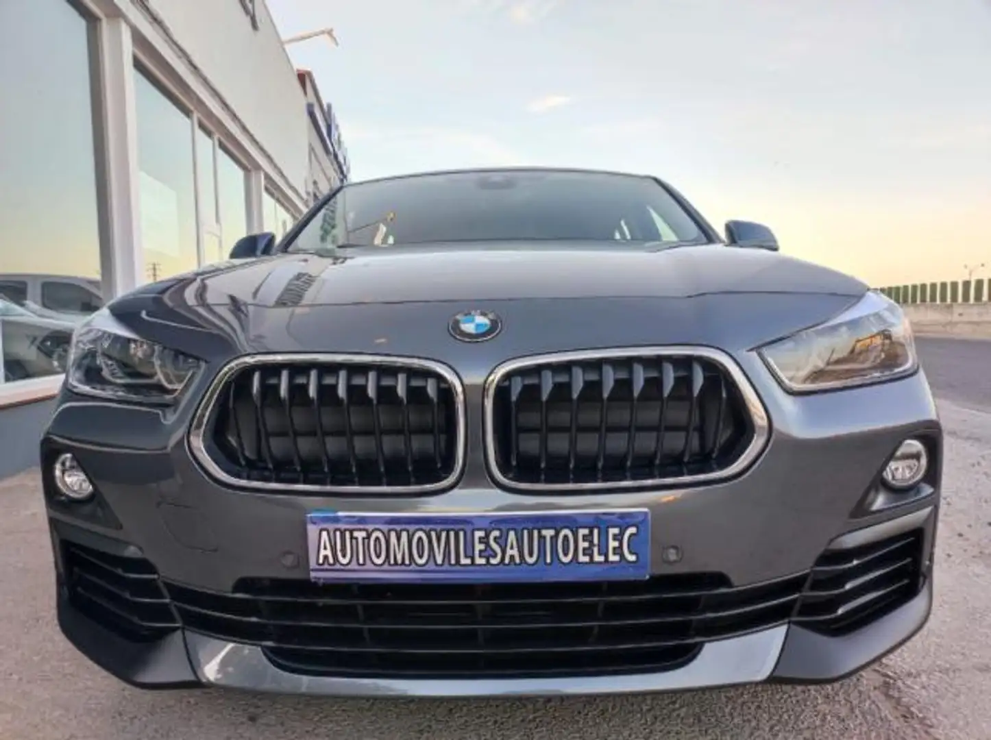 BMW X2 sDrive 18dA Gris - 2