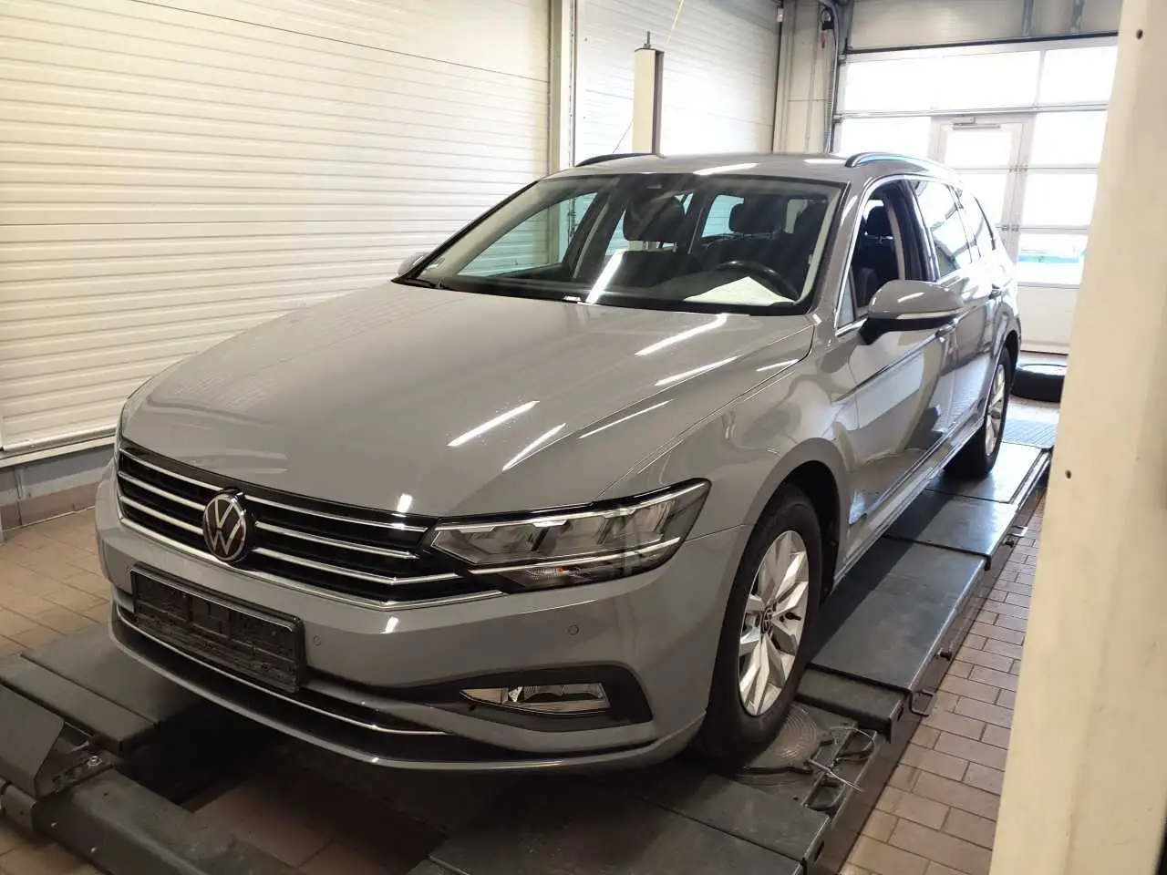 Volkswagen Passat Variant 2.0 TDI Business Premium , AHK 2
