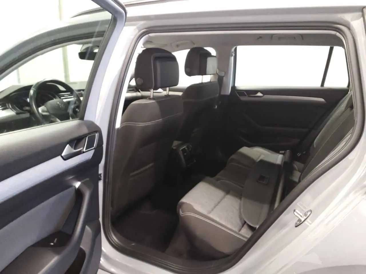 Volkswagen Passat Variant 2.0 TDI Business Premium , AHK 8