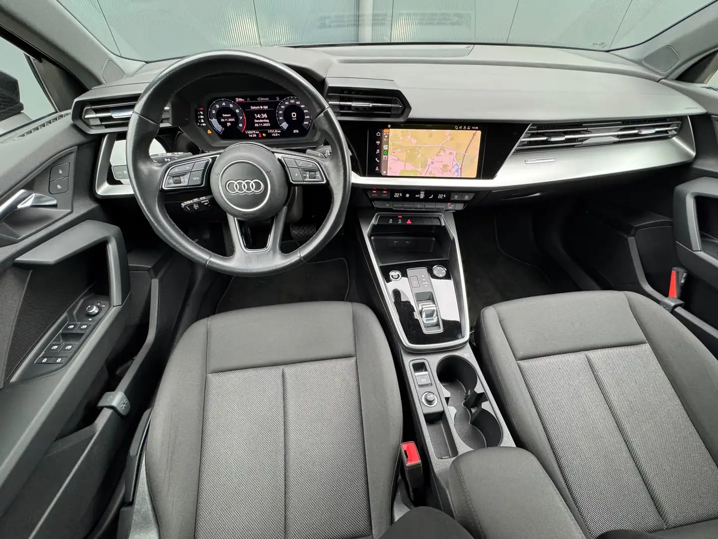 Audi A3 Limousine 30 TFSI Automaat * Carplay * Optiek Zwar Gris - 2