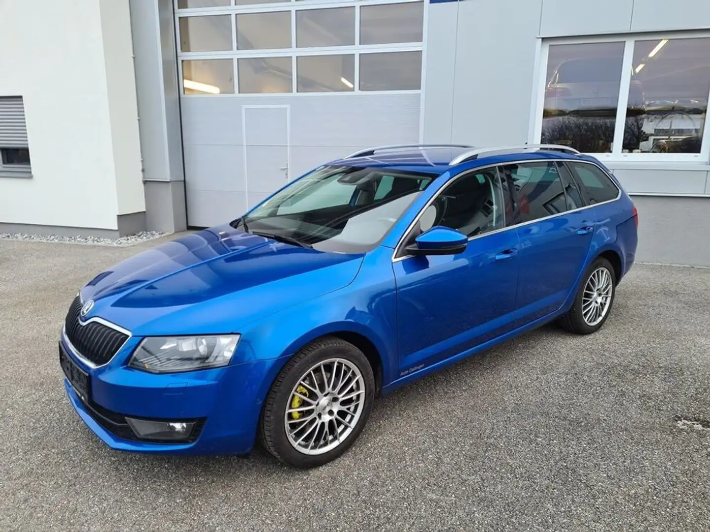 Skoda Octavia Combi 2,0 TDI Style DSG Blau - 1
