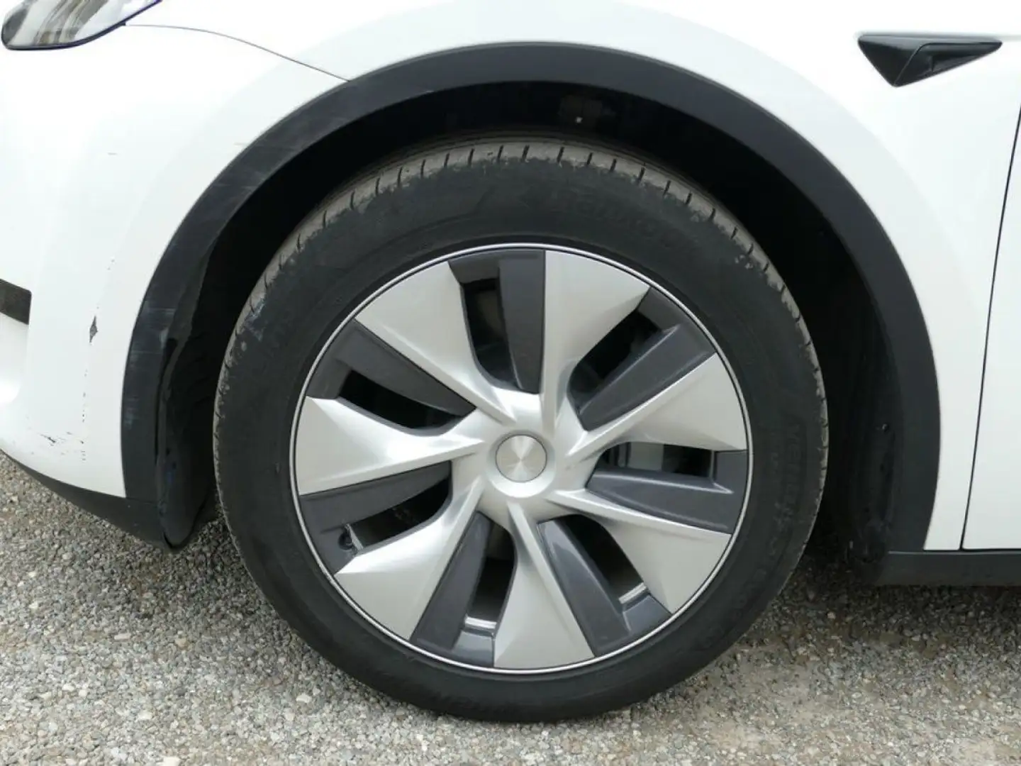 Tesla Model Y STANDAR RwD 275 Ch Blanc - 2