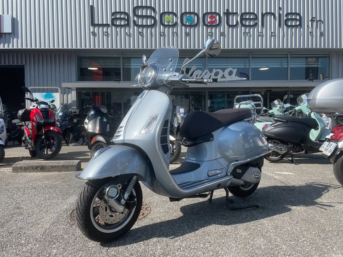 Vespa GTS 125 Gris - 2