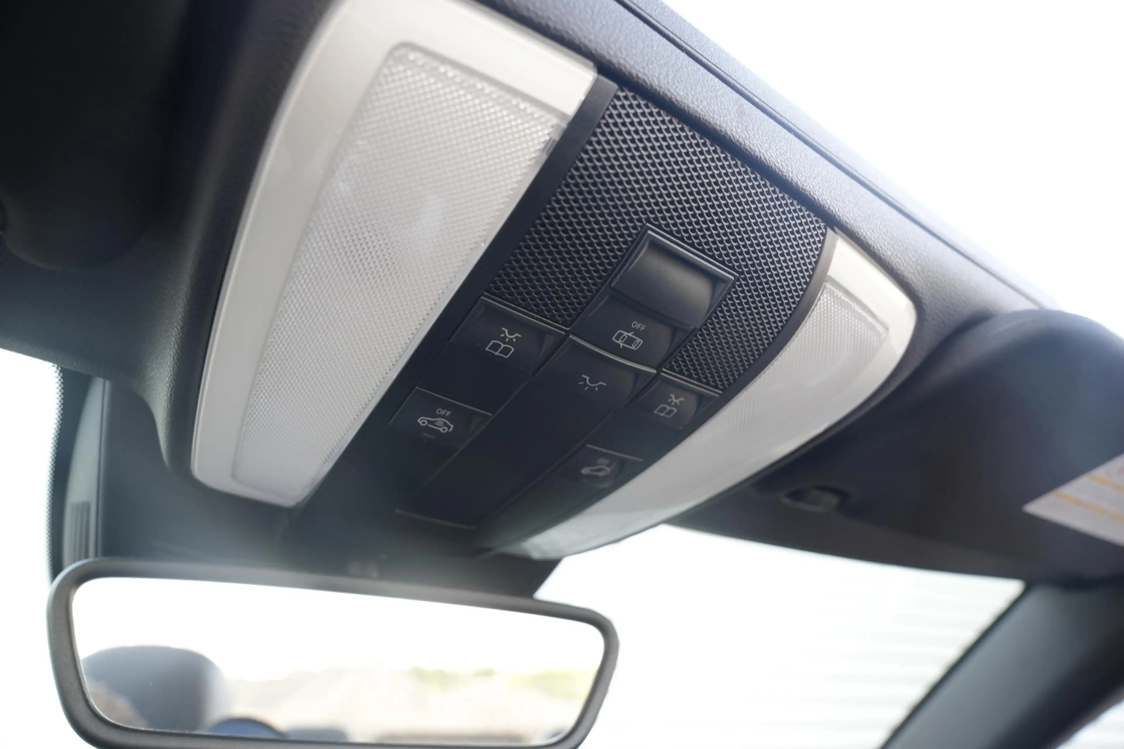 Mercedes-Benz E 200 Cabrio CGI Elegance — photo 36