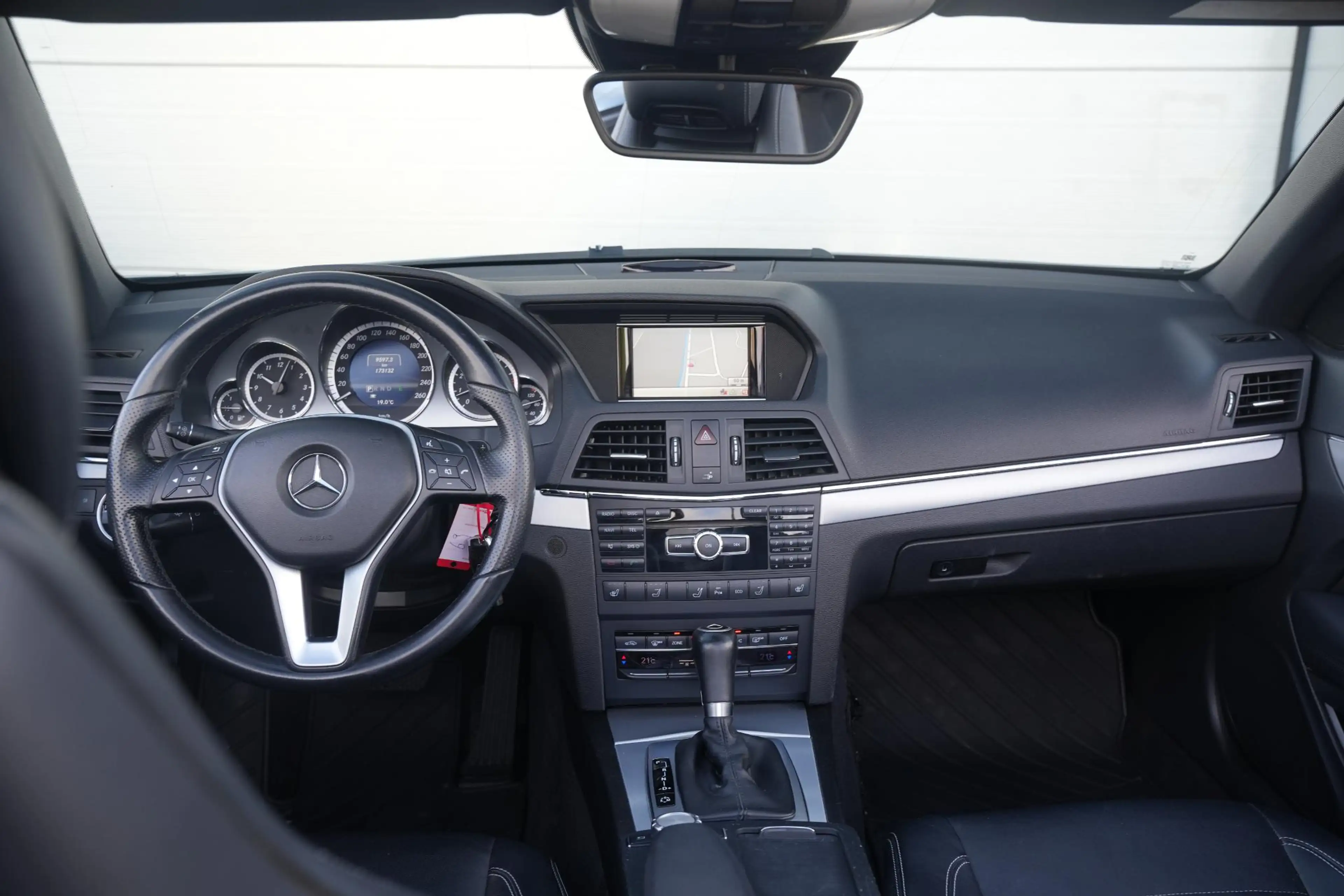 Mercedes-Benz E 200 Cabrio CGI Elegance — photo 2