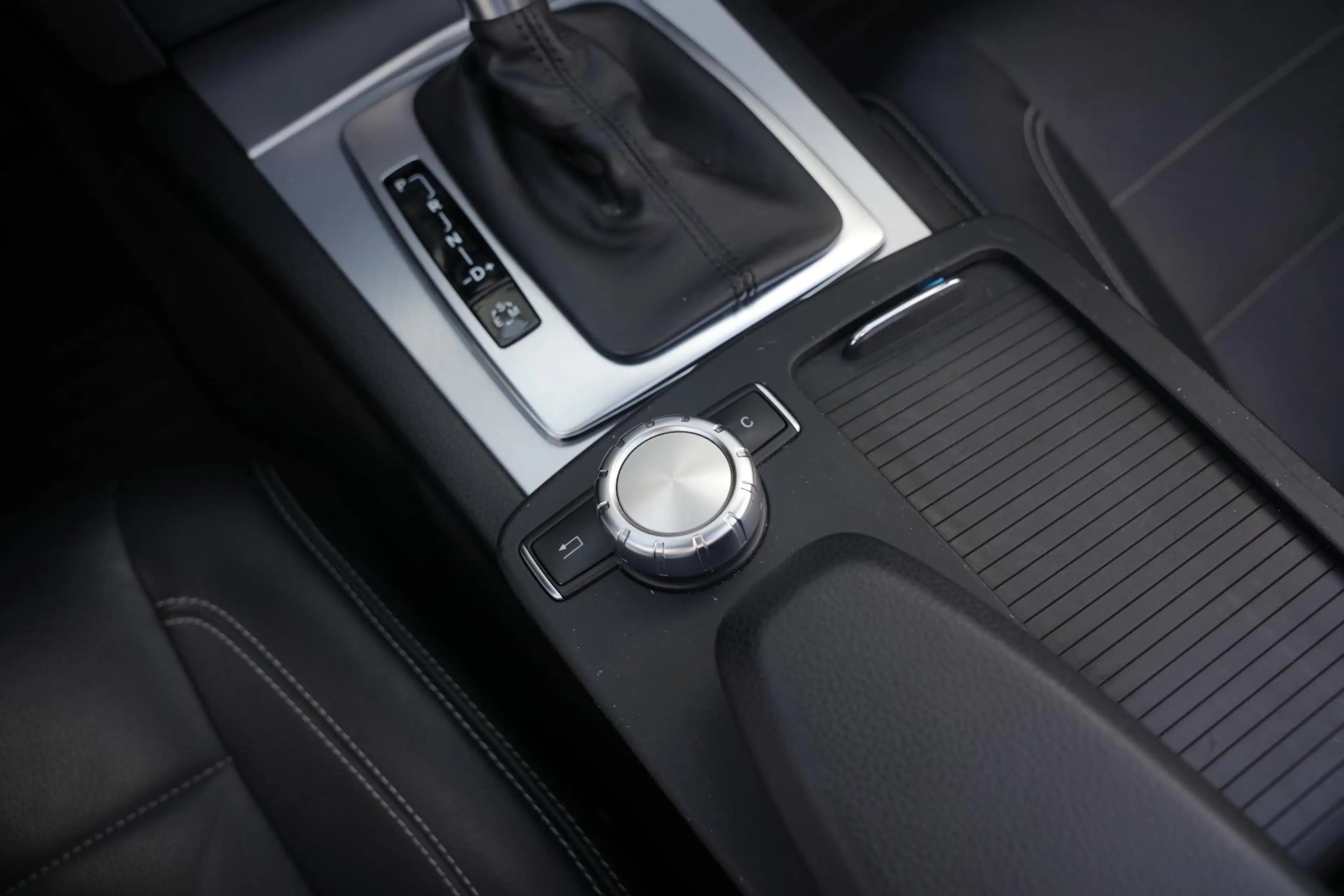 Mercedes-Benz E 200 Cabrio CGI Elegance — photo 28