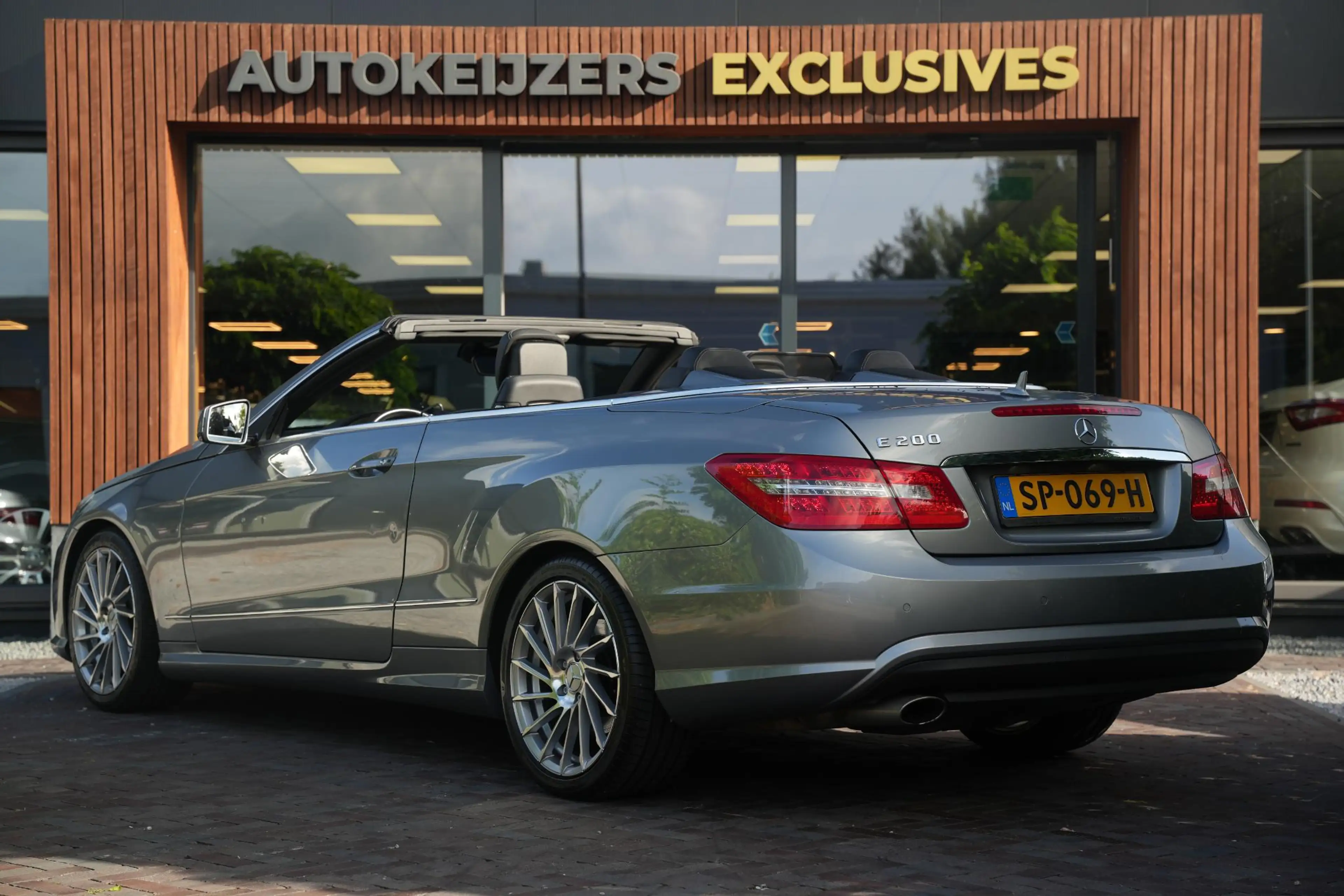 Mercedes-Benz E 200 Cabrio CGI Elegance — photo 11