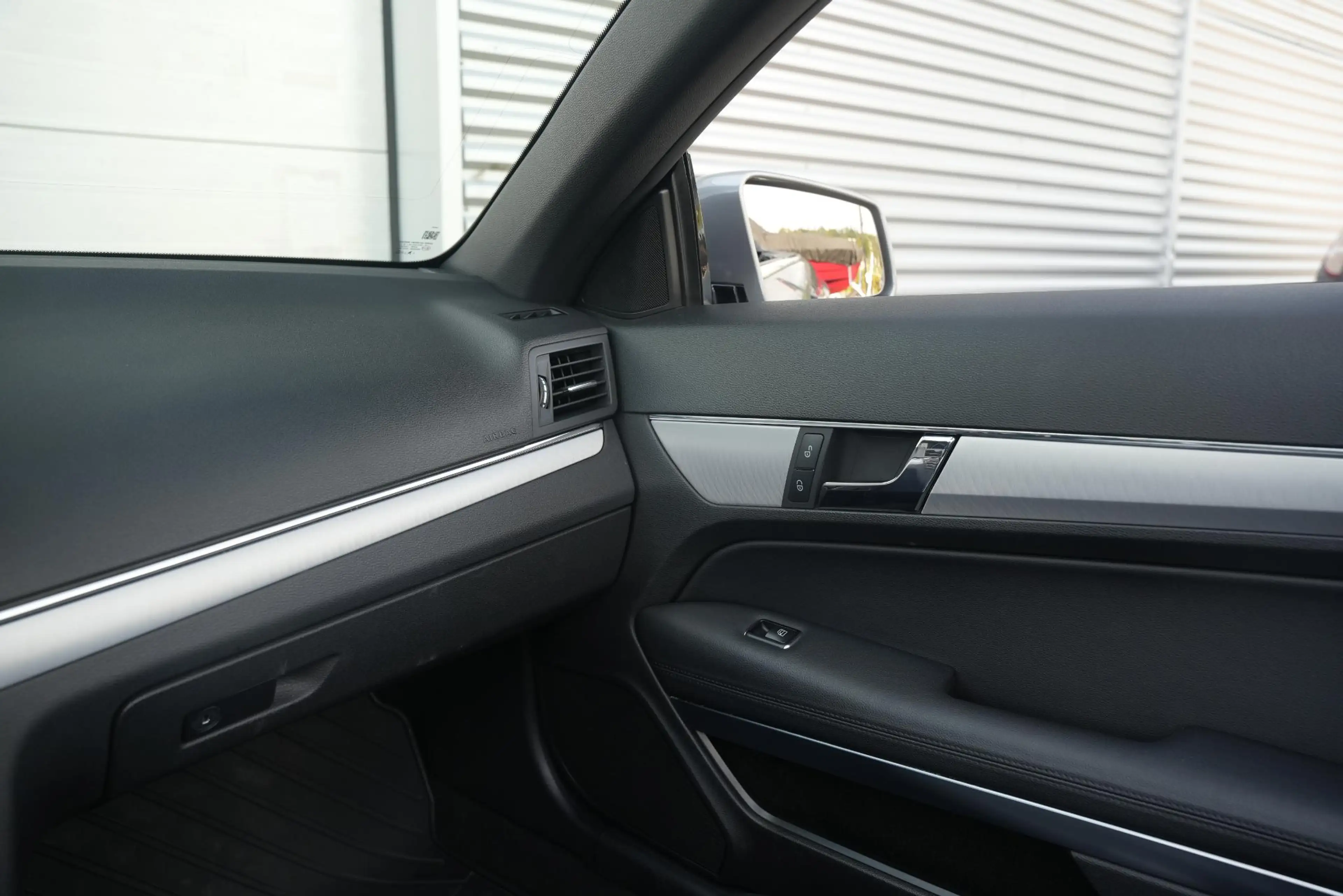 Mercedes-Benz E 200 Cabrio CGI Elegance — photo 35
