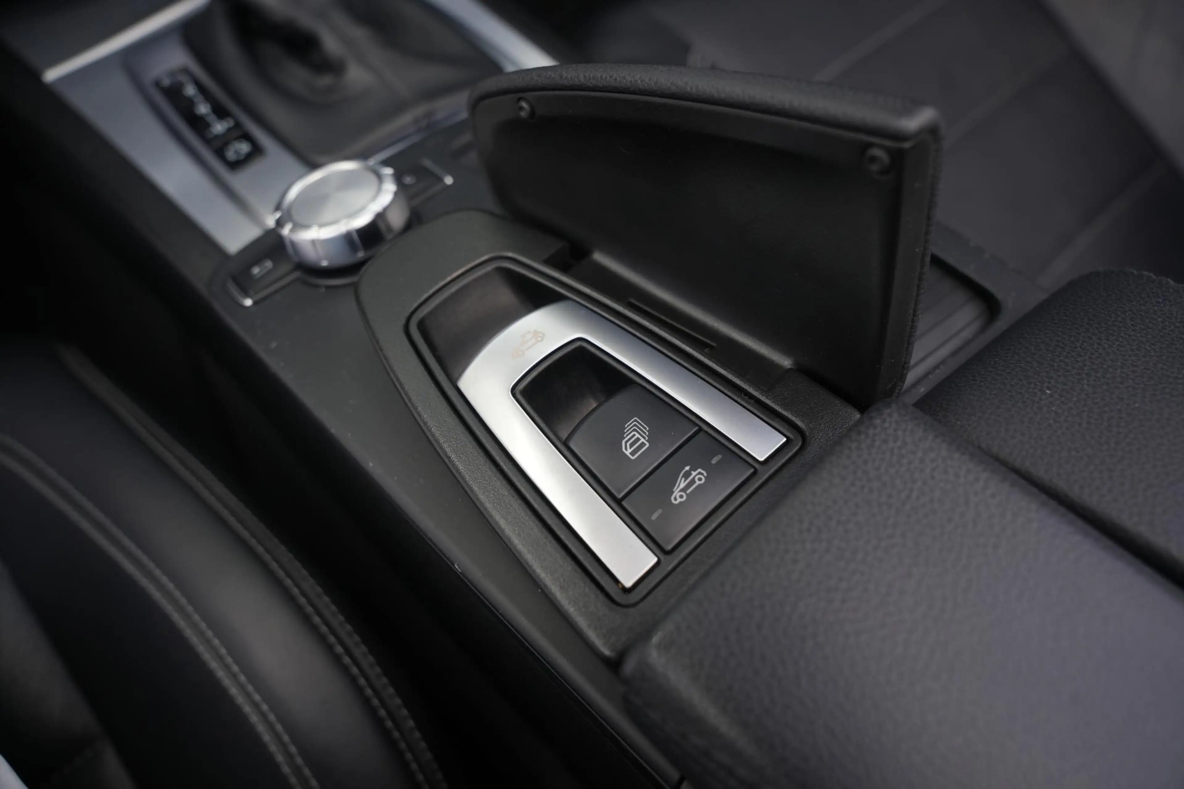 Mercedes-Benz E 200 Cabrio CGI Elegance — photo 37