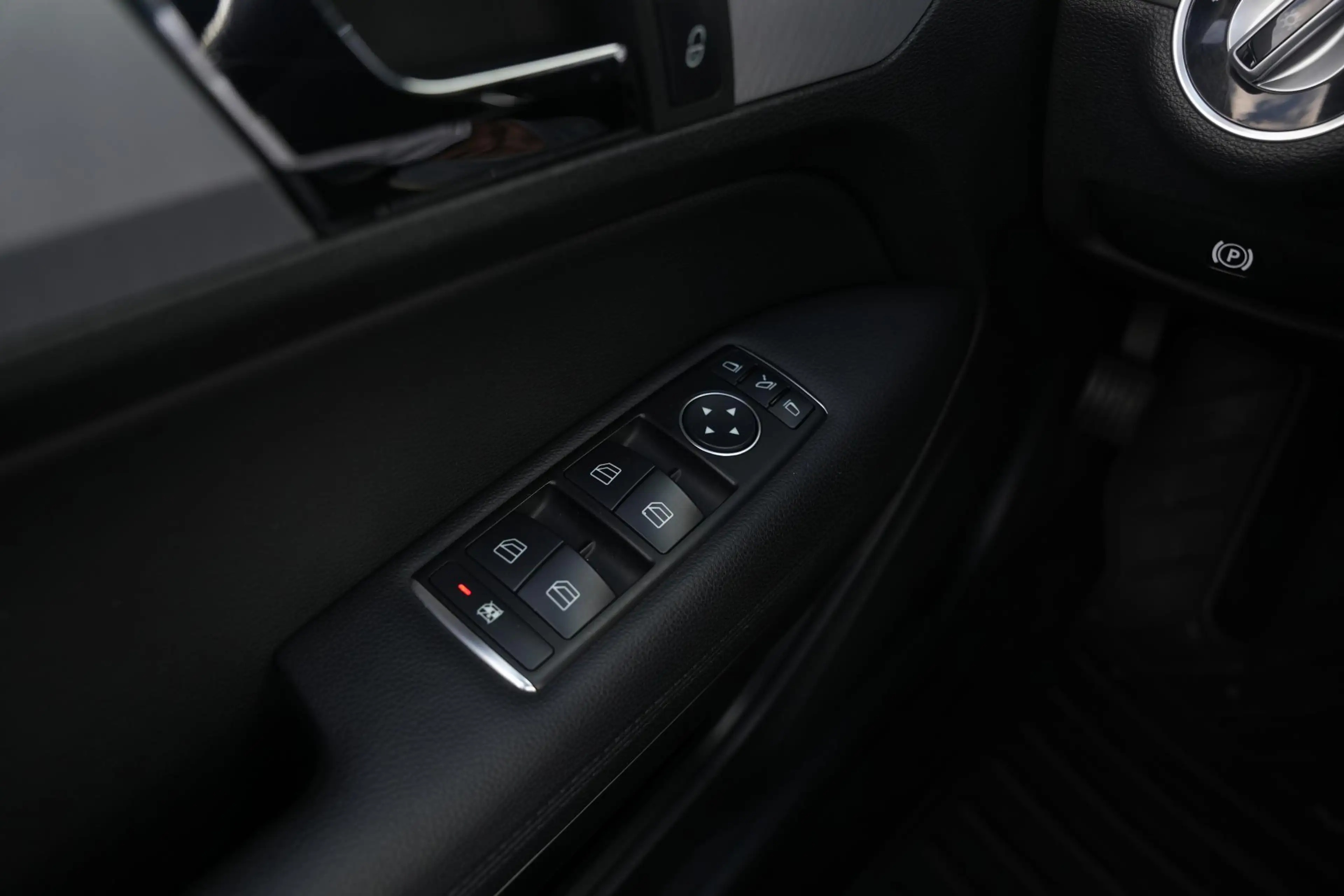 Mercedes-Benz E 200 Cabrio CGI Elegance — photo 31
