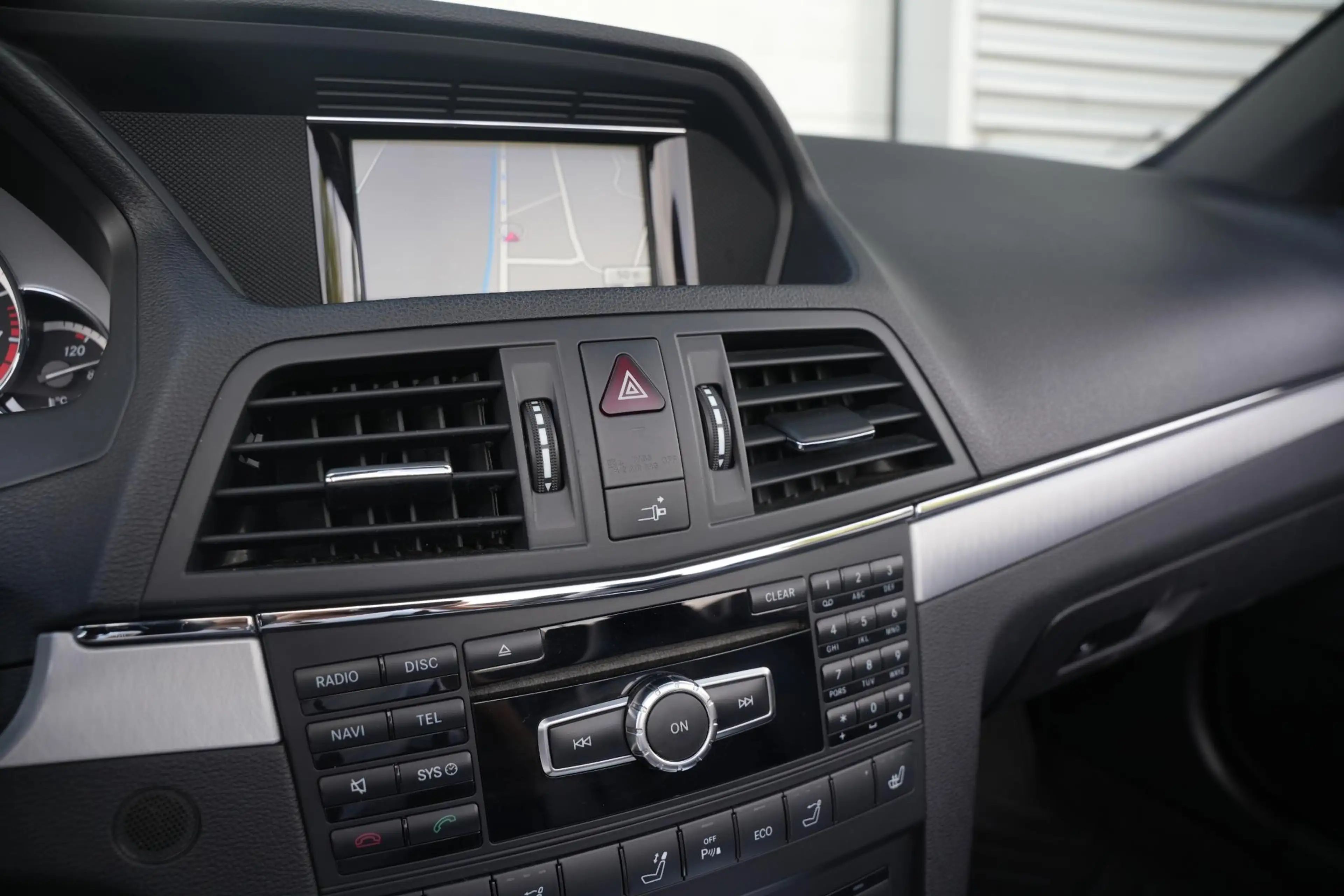 Mercedes-Benz E 200 Cabrio CGI Elegance — photo 24