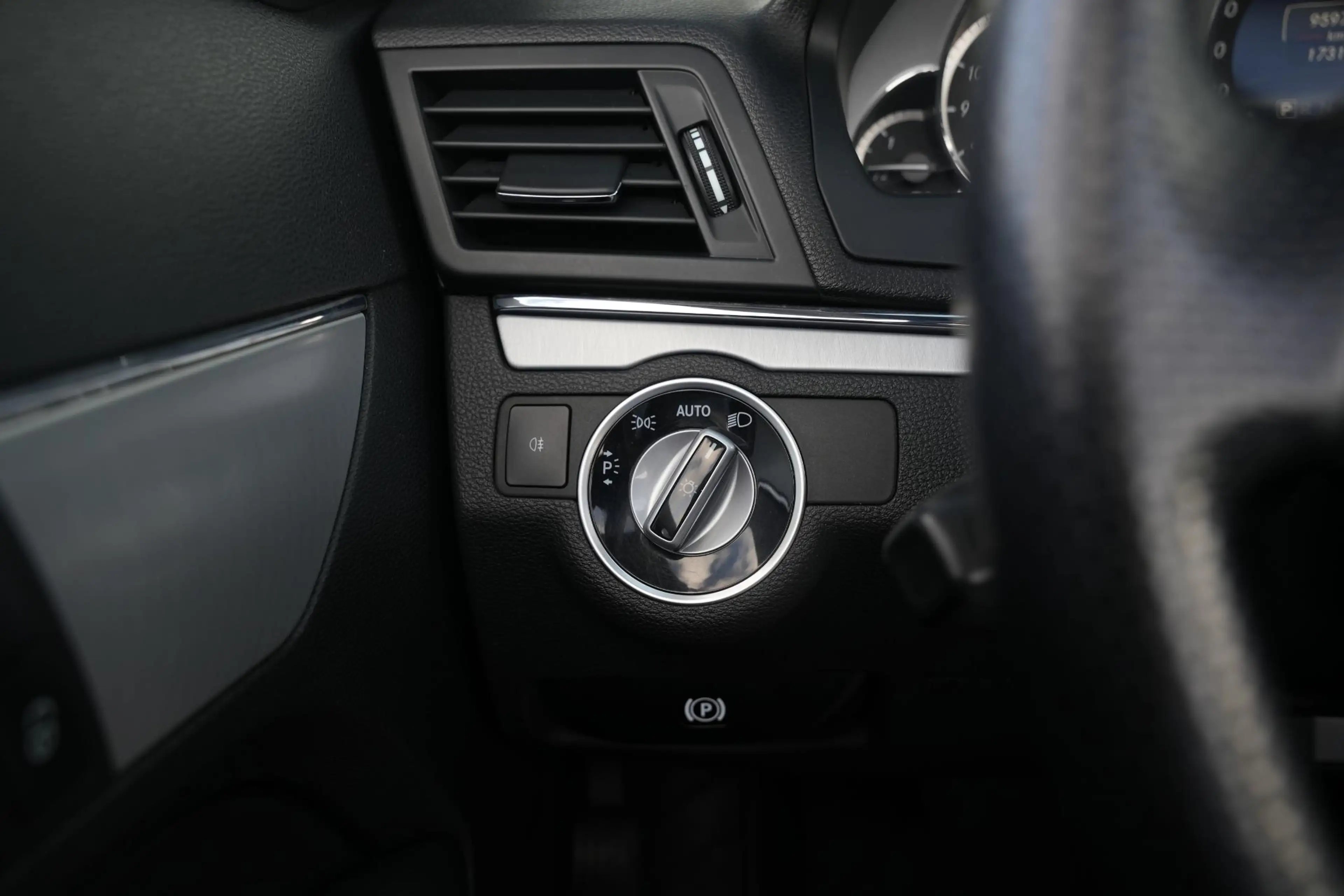 Mercedes-Benz E 200 Cabrio CGI Elegance — photo 30