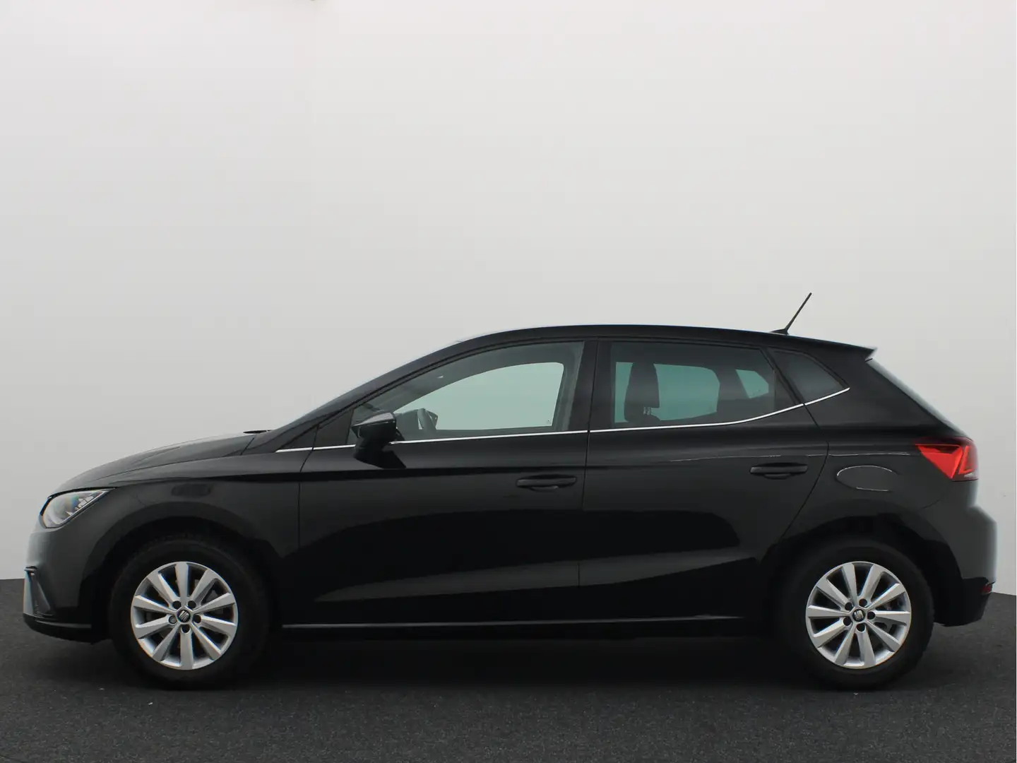 SEAT Ibiza 1.0 TSI 110PK Xcellence AUTOMAAT / FULL LED / VIRT Schwarz - 2