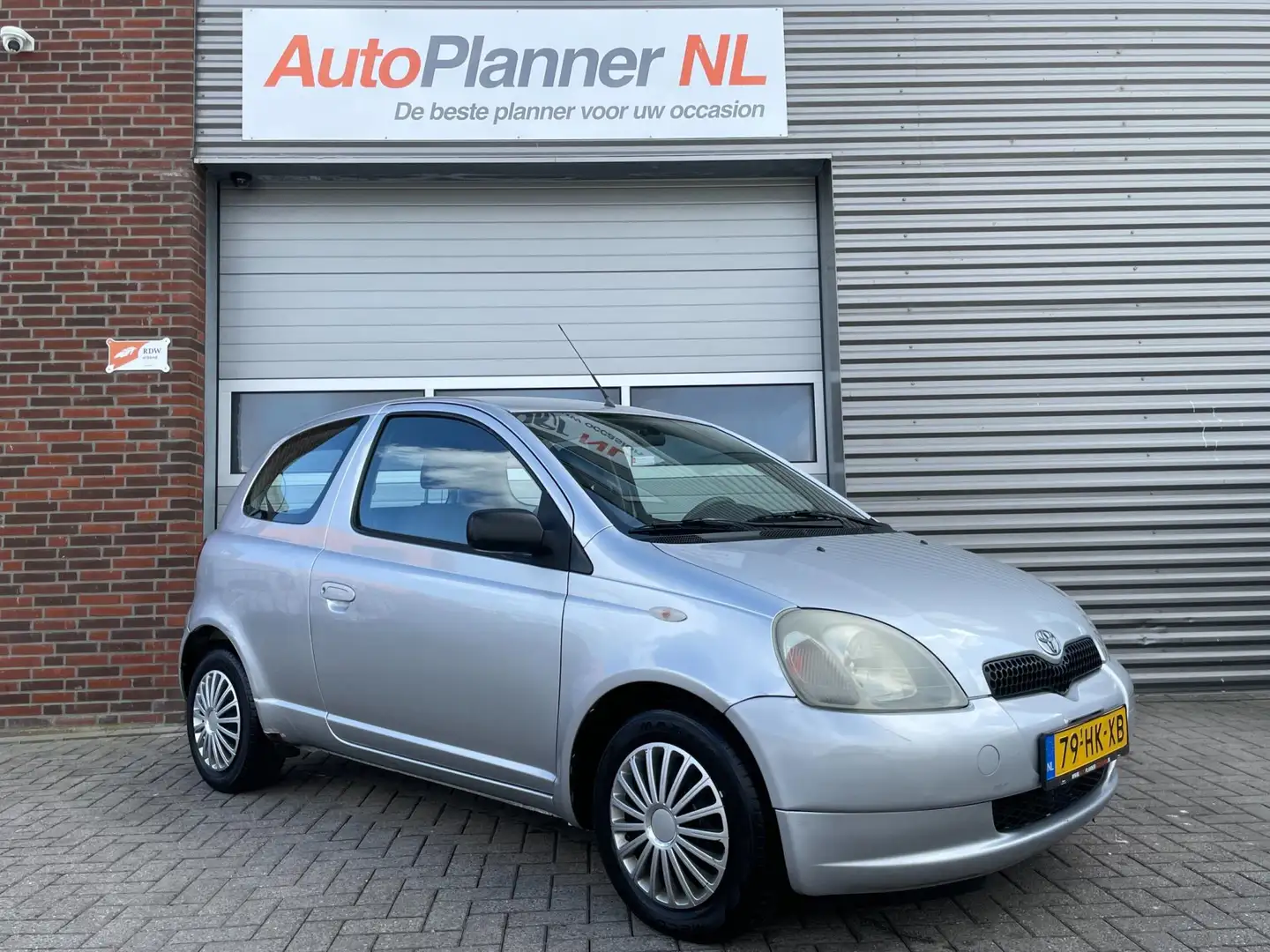 Toyota Yaris 1.0-16V VVT-i Terra! Nieuwe APK! Gris - 1