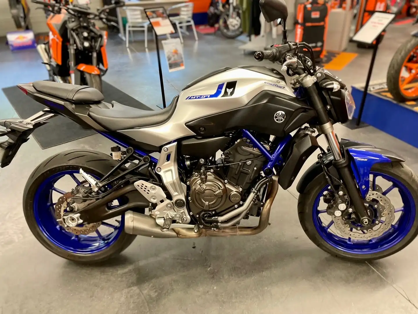Yamaha MT-07 - 1