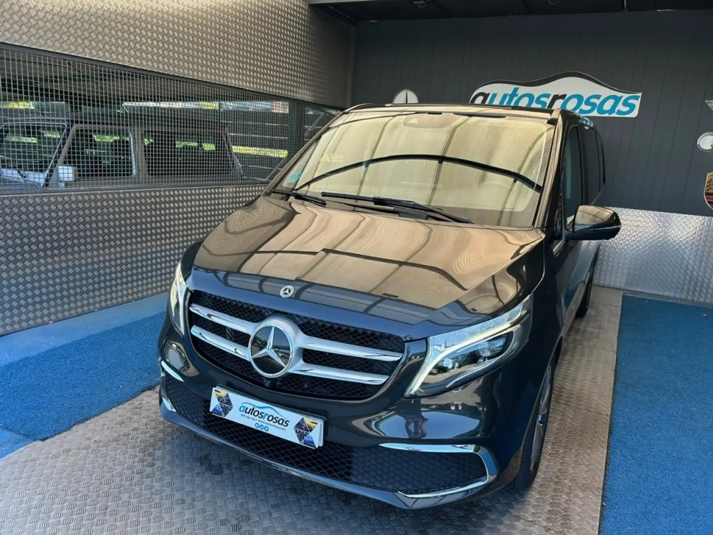 Mercedes-Benz V 250d Largo Avantgarde Gris - 1