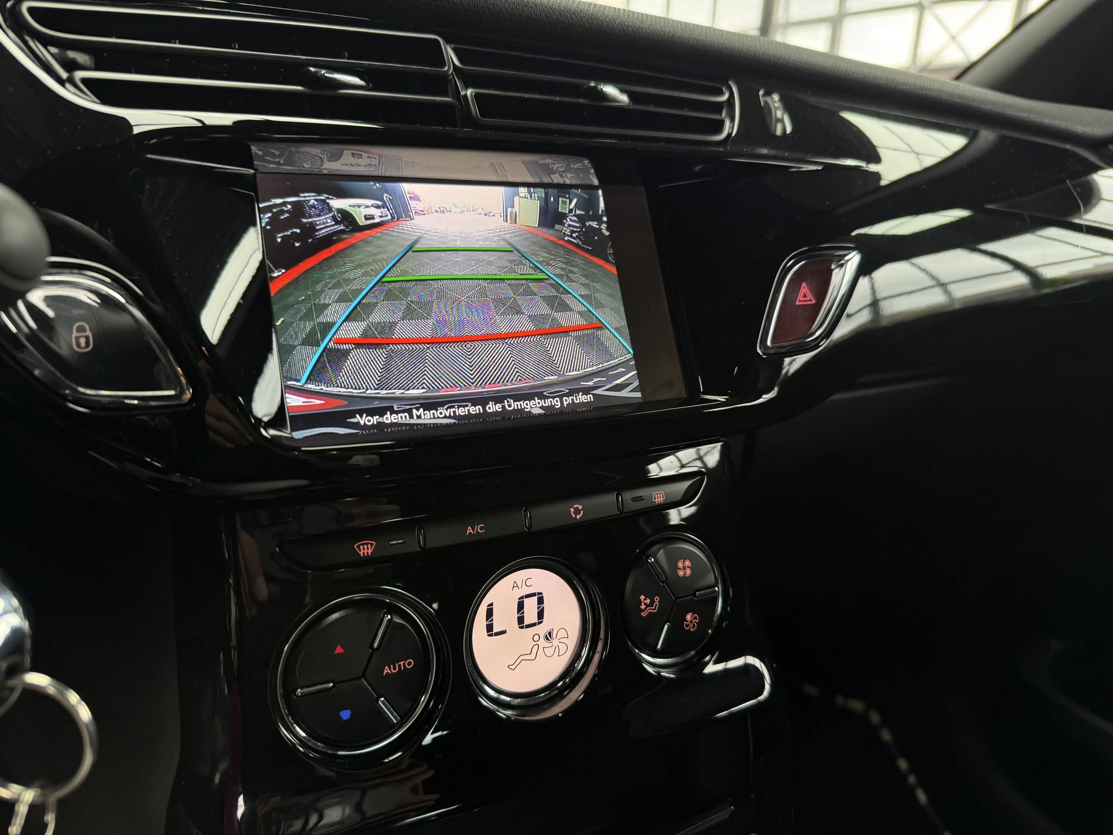 Citroen DS3 SportChic Navi Kamera Sitzheizung Xenon — photo 13