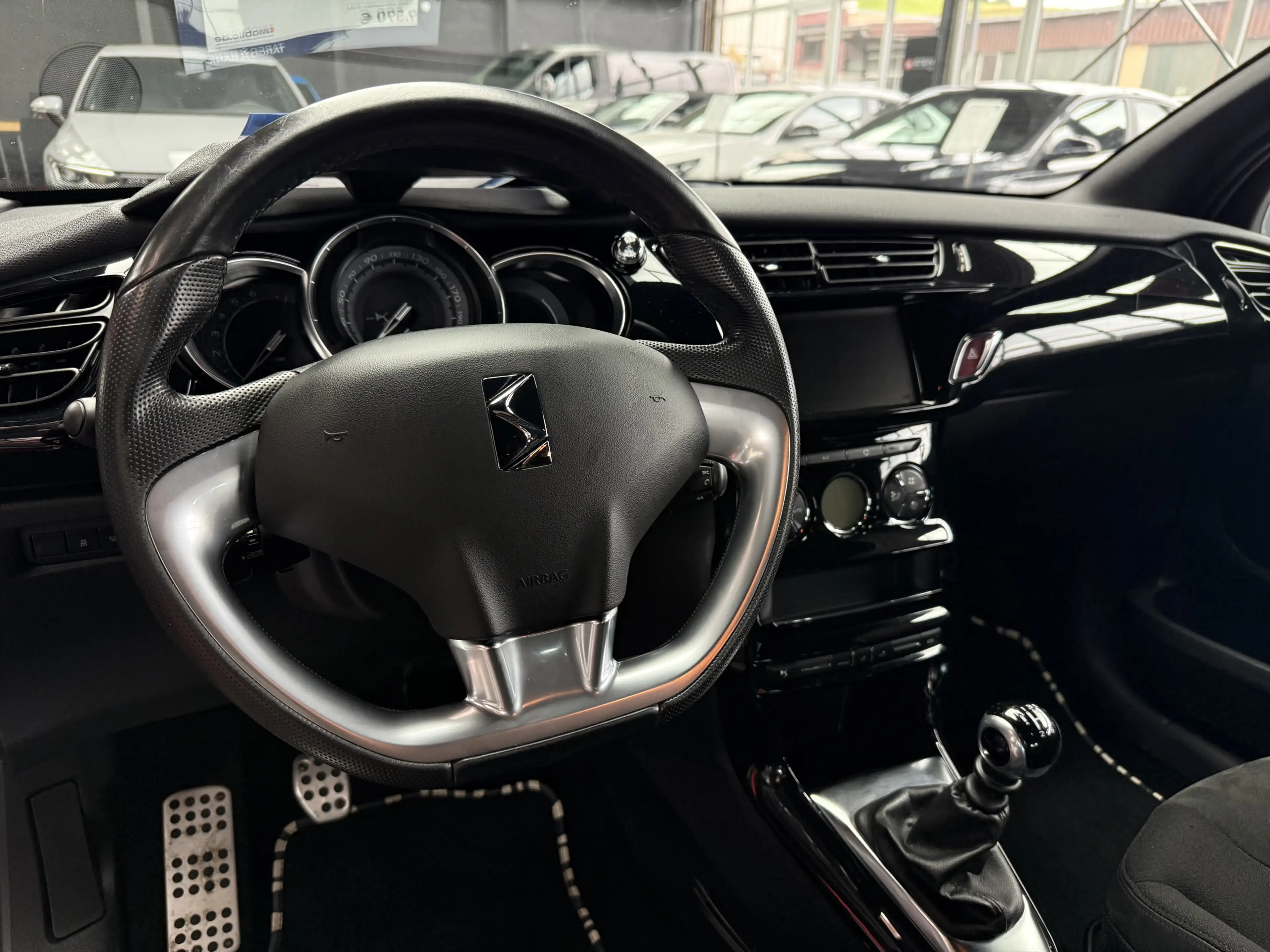 Citroen DS3 SportChic Navi Kamera Sitzheizung Xenon — photo 9