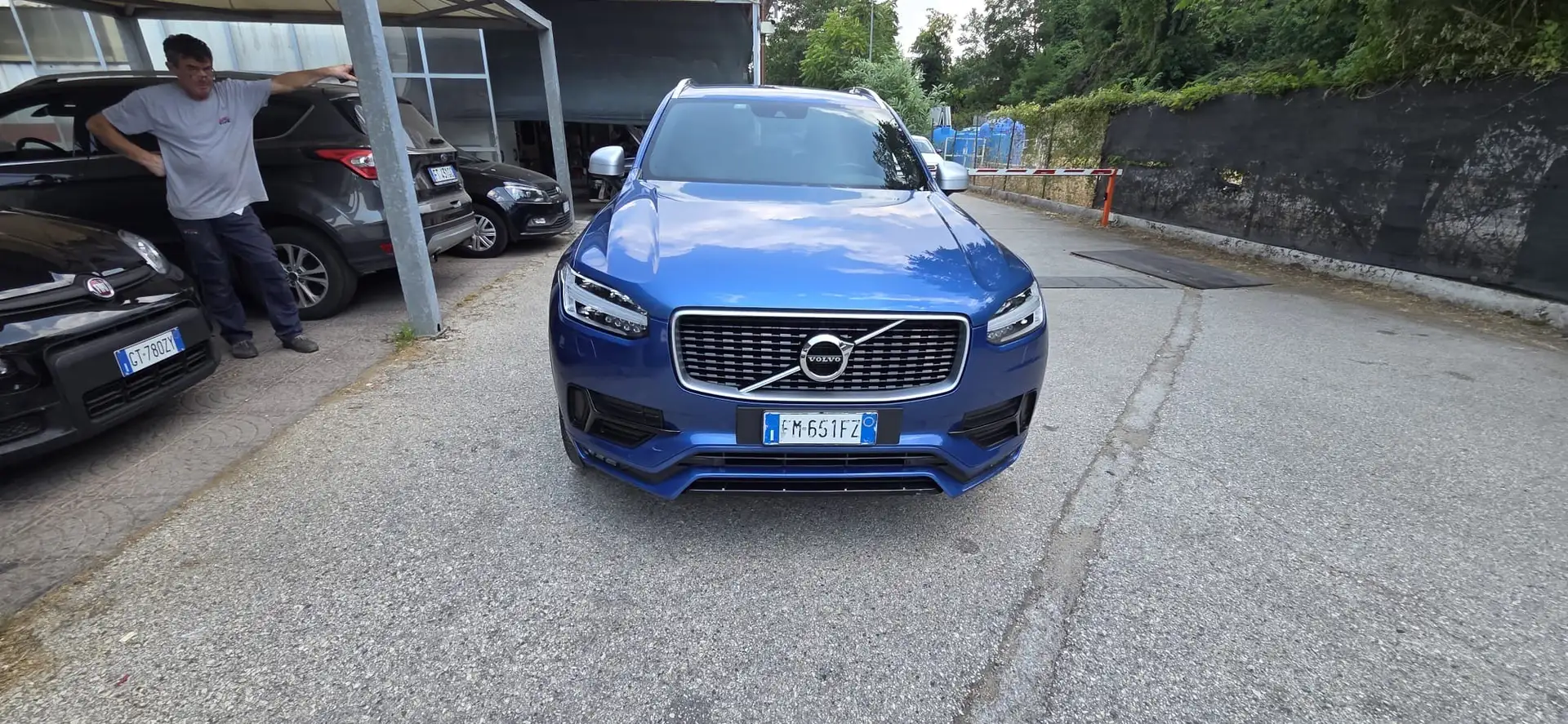 Volvo XC90 2..0 D5 R Design 7 posti - 1