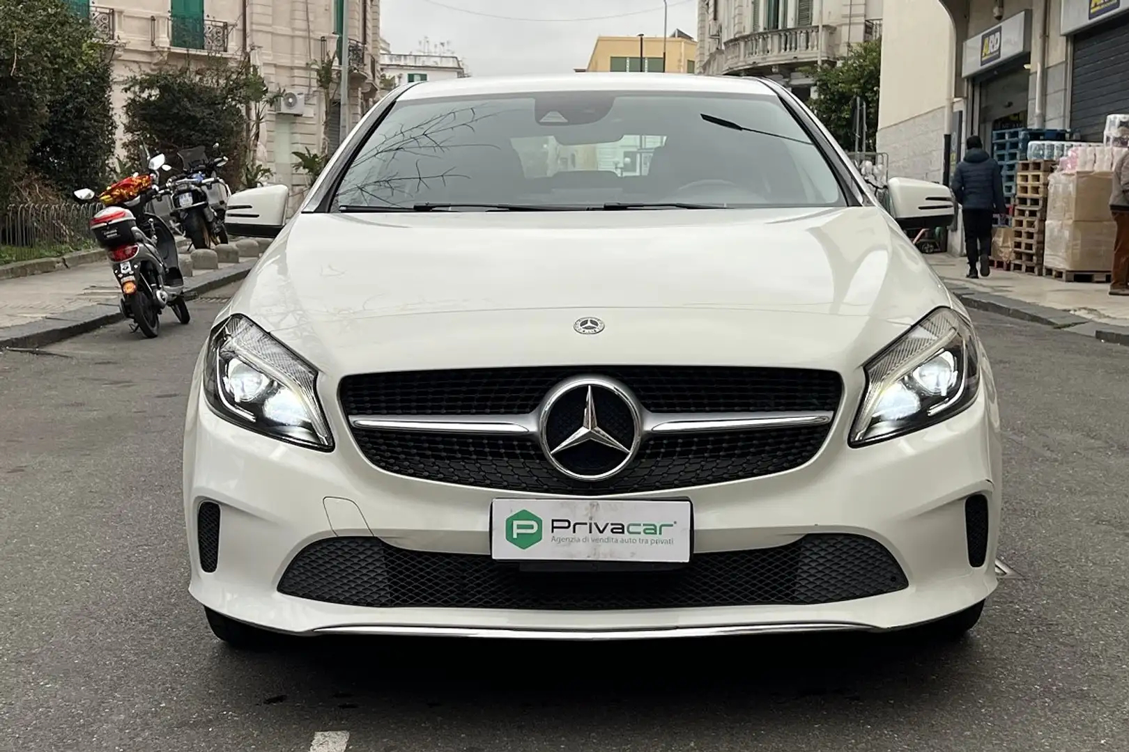 Mercedes-Benz A 180 A 180 d Automatic Business Bianco - 2