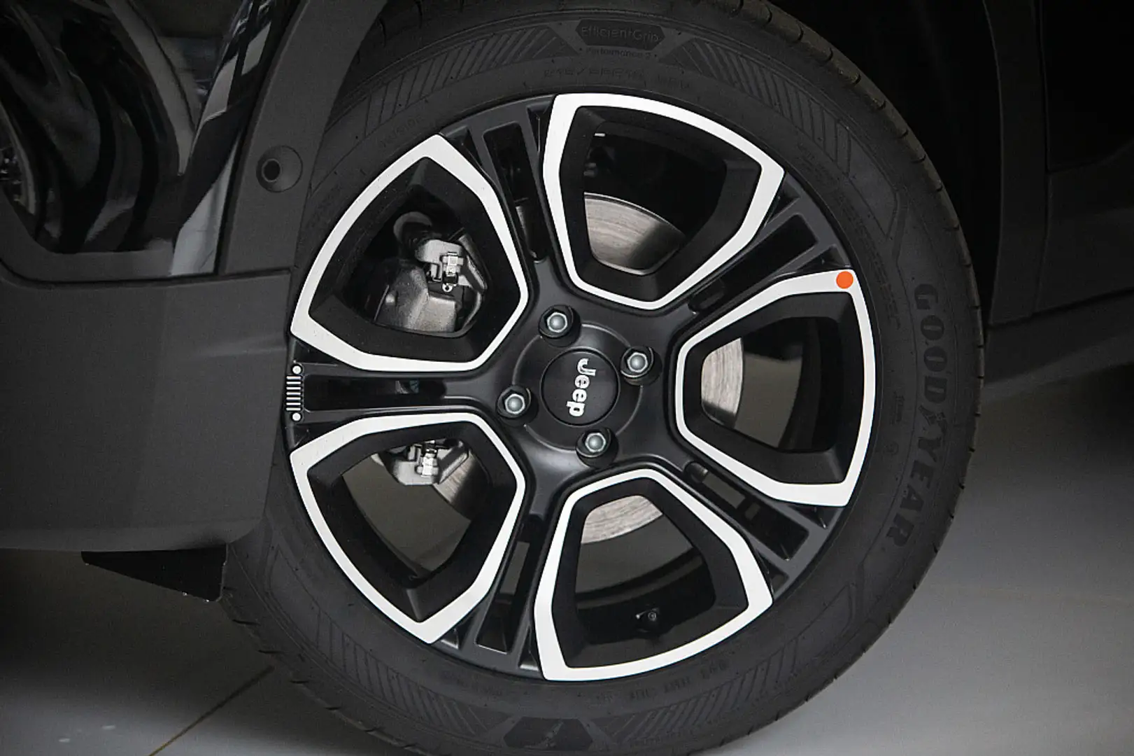 Jeep Avenger BEV 54kWh Altitude Schwarz - 2
