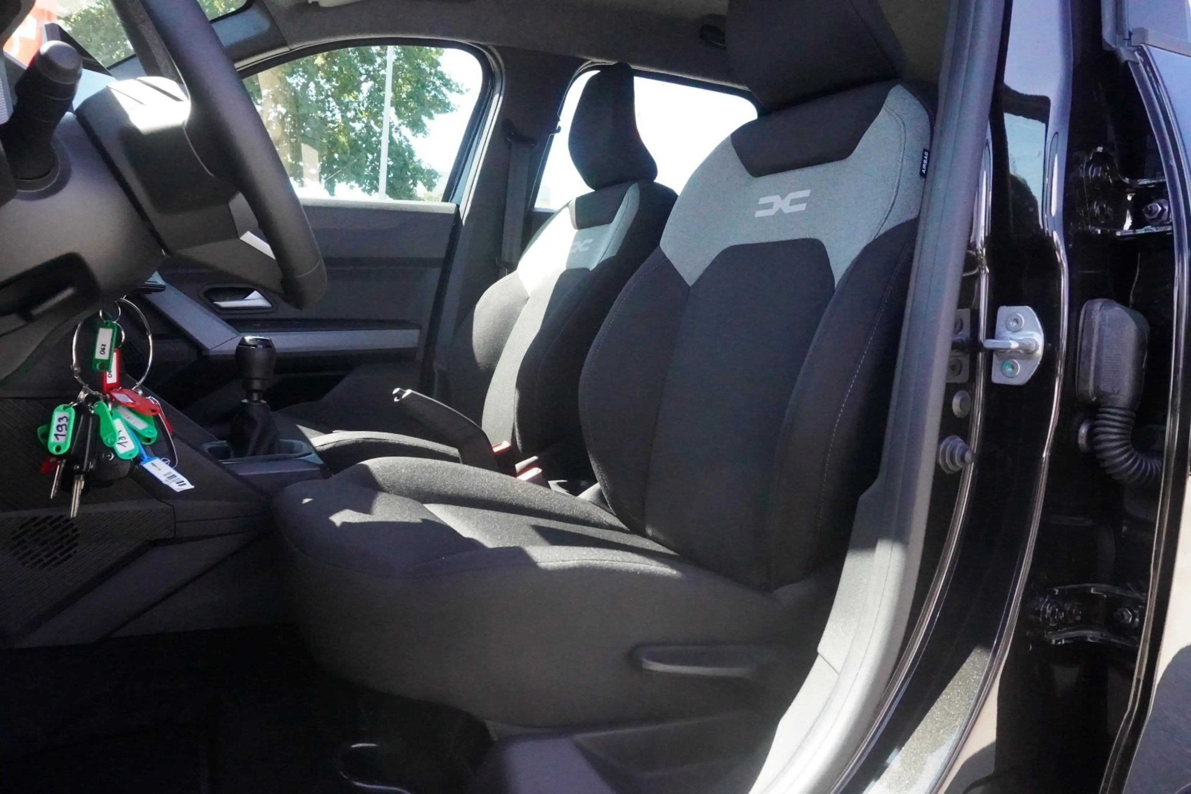 Dacia Bigster Essential 140 mHev LED Kamera — photo 11