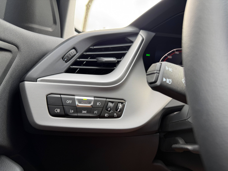 BMW 118 Parkassist voor/achter+Camera,Navigatie,automaat,Privacy glas,Alulunium 19' velgen,Cruiscontrol,NIEUWE STAAT — photo 12
