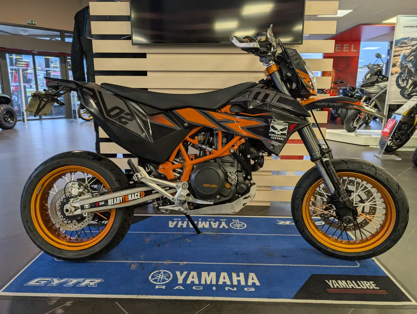 KTM 690 SMC R Zwart - 1