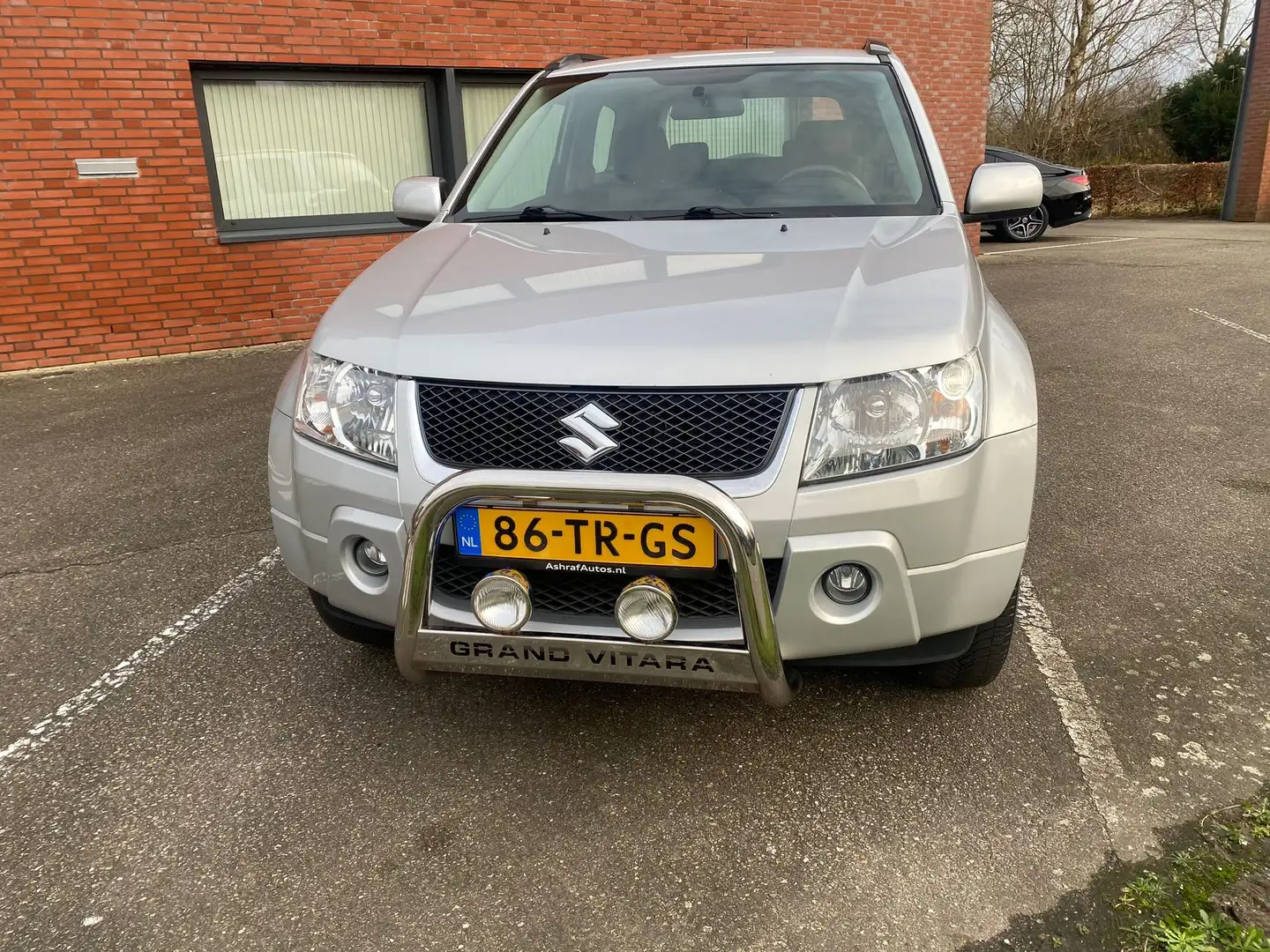 Suzuki Grand Vitara 1.6-16V Exclusive Stříbrná - 2