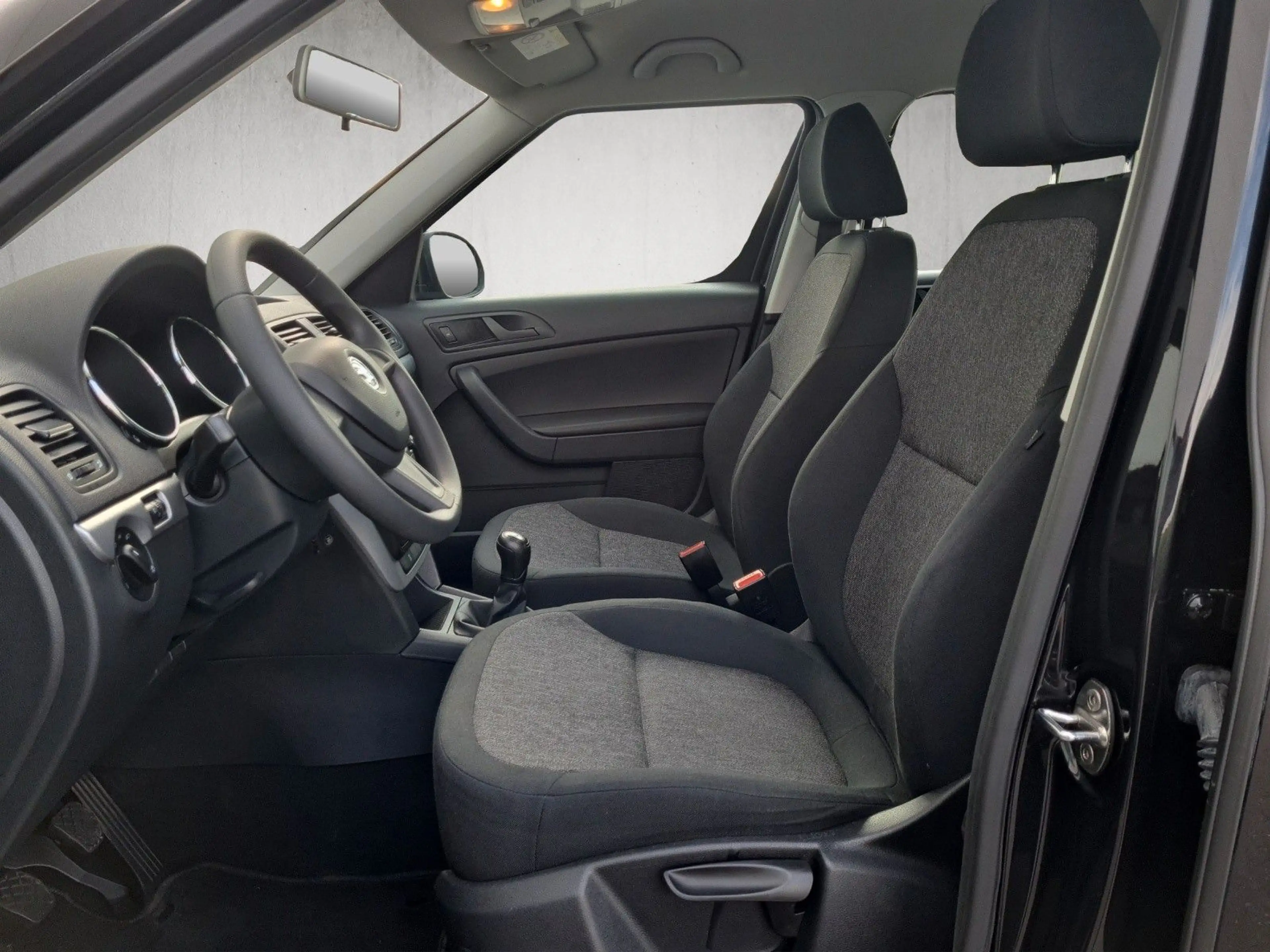 Skoda Yeti Active/1 Hand/4Season/Tüv & Service Neu — photo 13