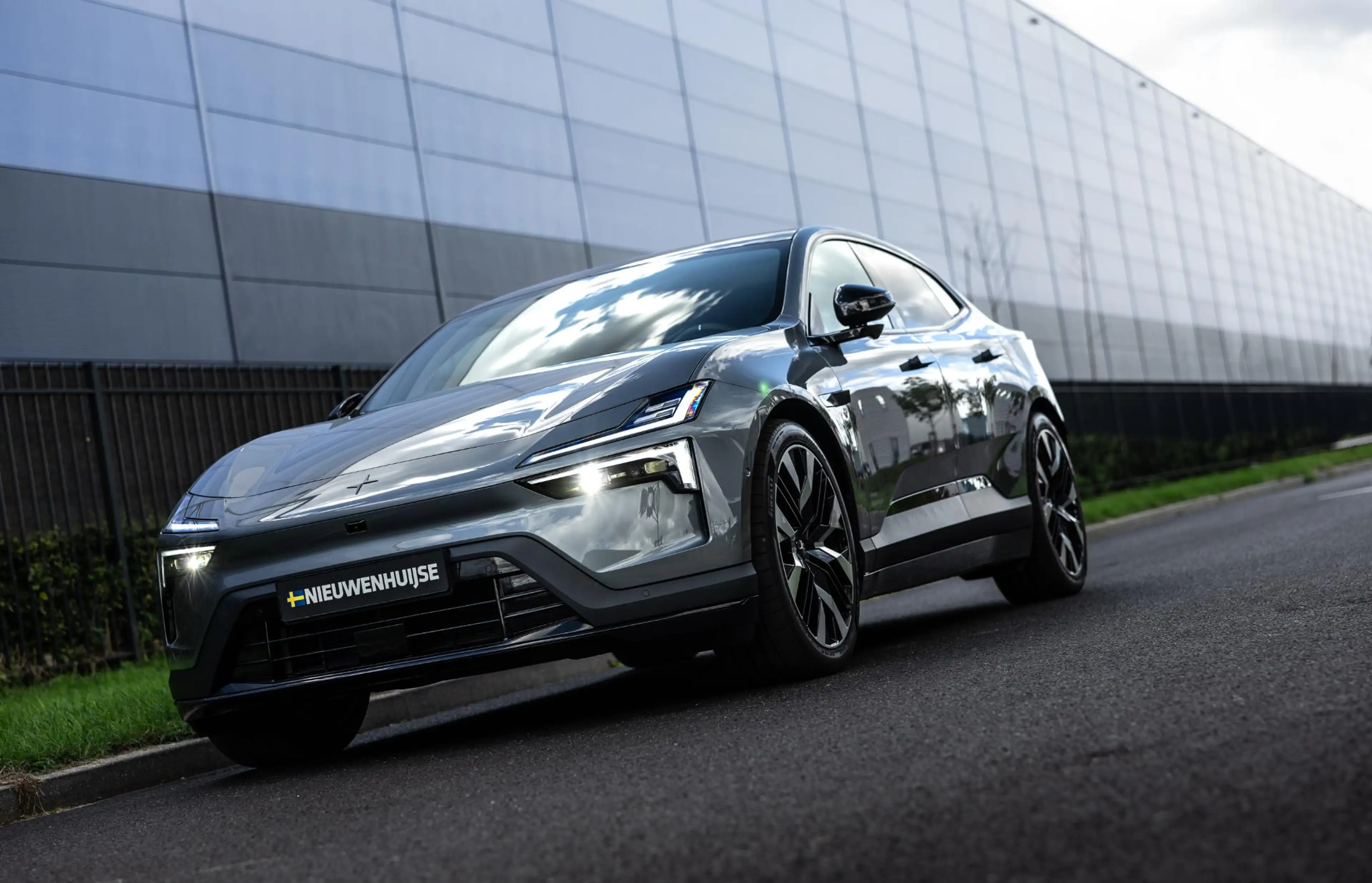 Polestar 4 Long Range Dual motor Performance Prime 100 kWh MY — photo 6