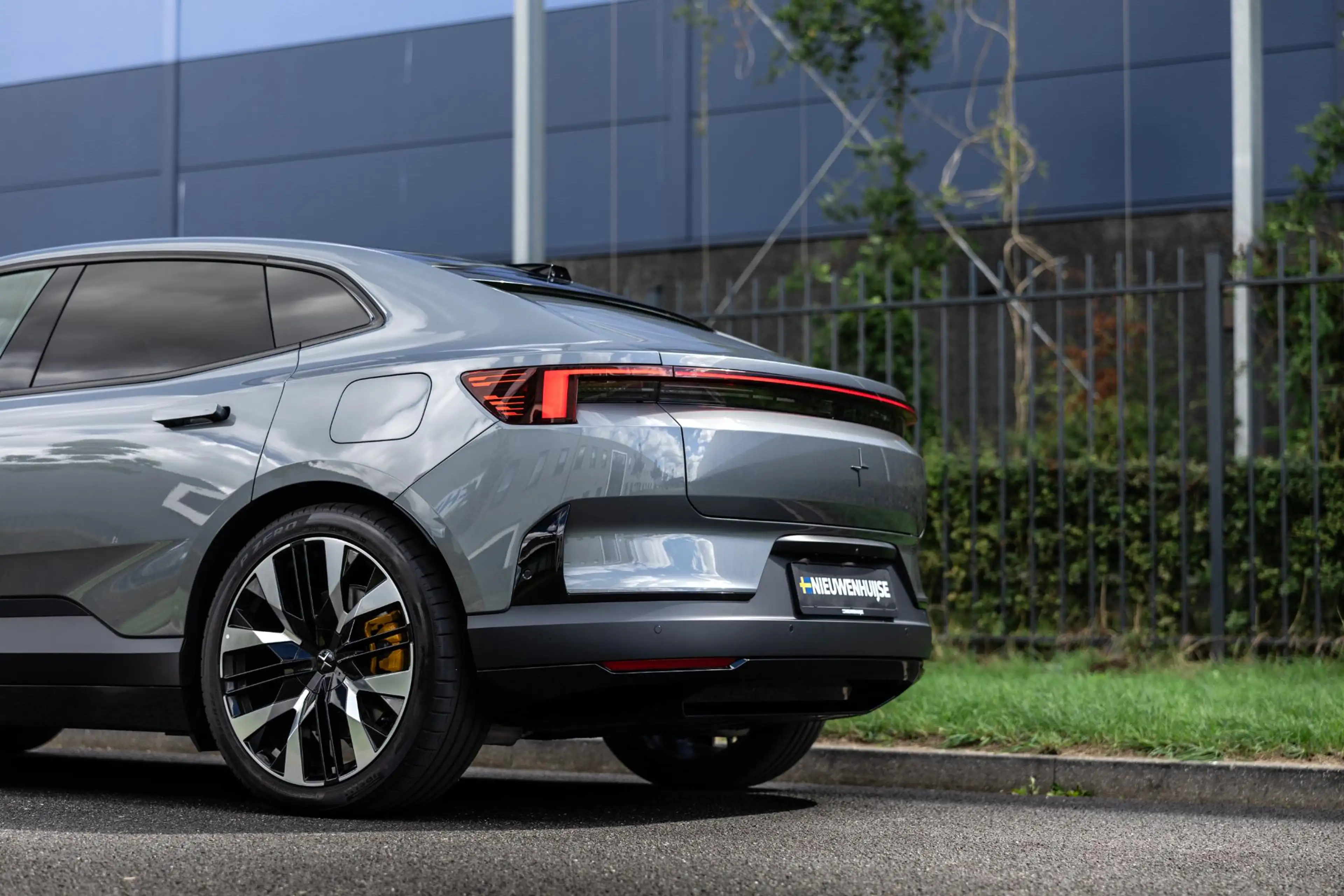 Polestar 4 Long Range Dual motor Performance Prime 100 kWh MY — photo 4