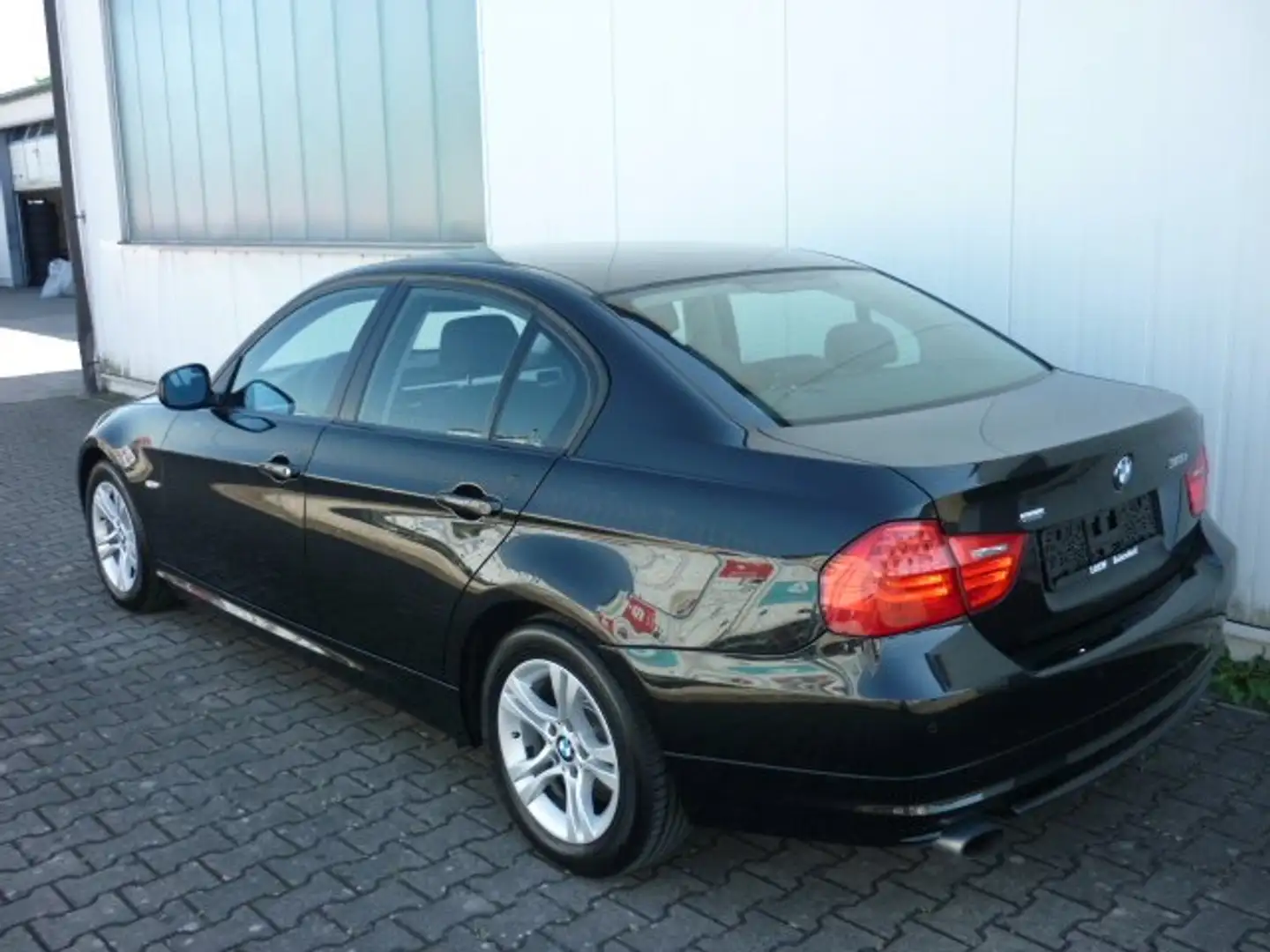 BMW 318 i, 110tkm Kette neuw. Klima ALU SHZ PDC Comf.P. Černá - 2