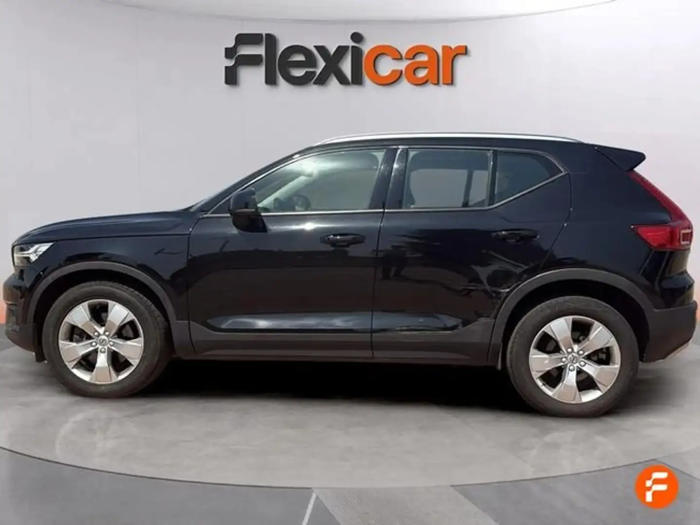 Volvo XC40 2.0 B3 G Momentum Pro Auto Negro - 2