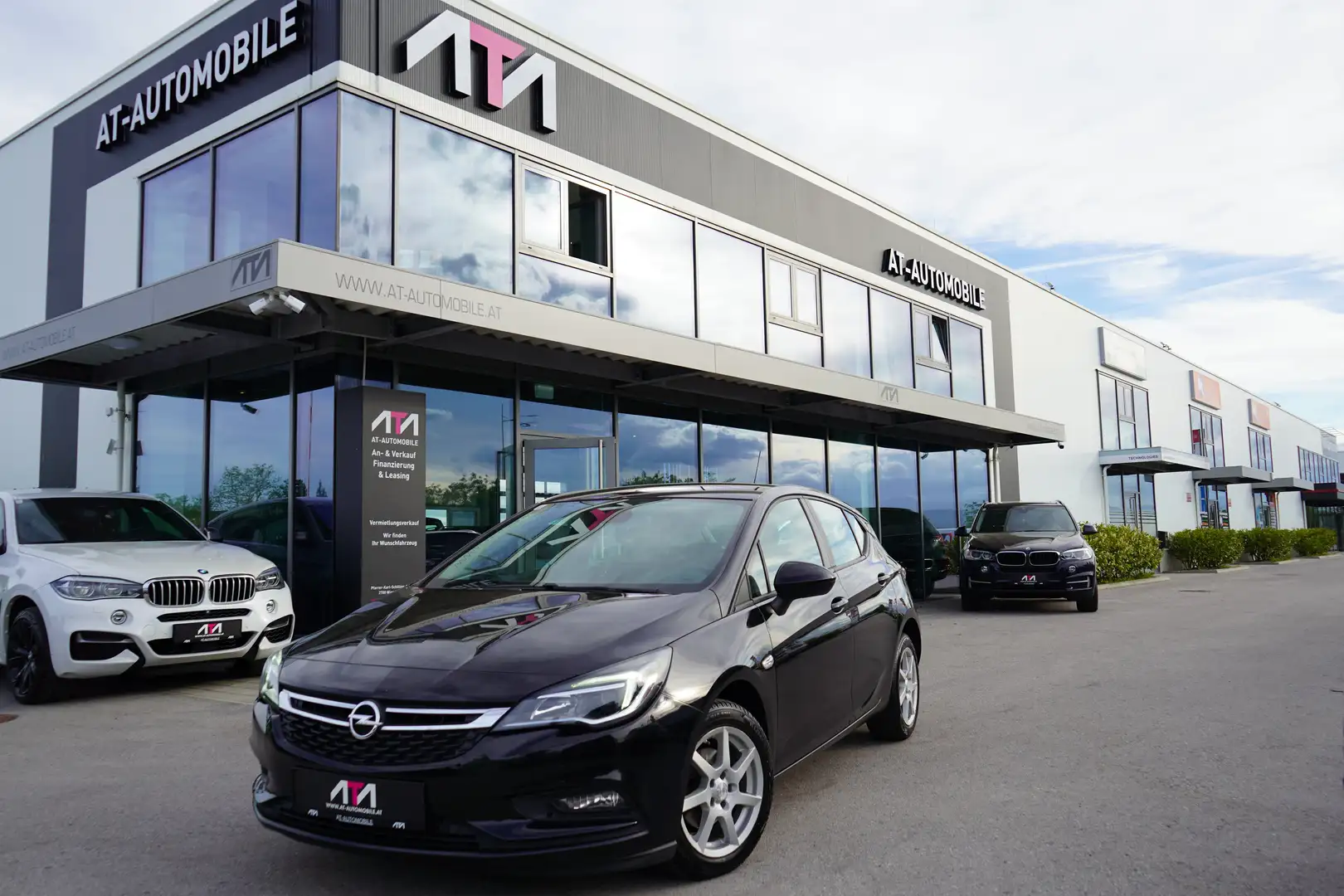 Opel Astra 1,0 Turbo ecoflex Direct Injection Edition St./St. Schwarz - 1
