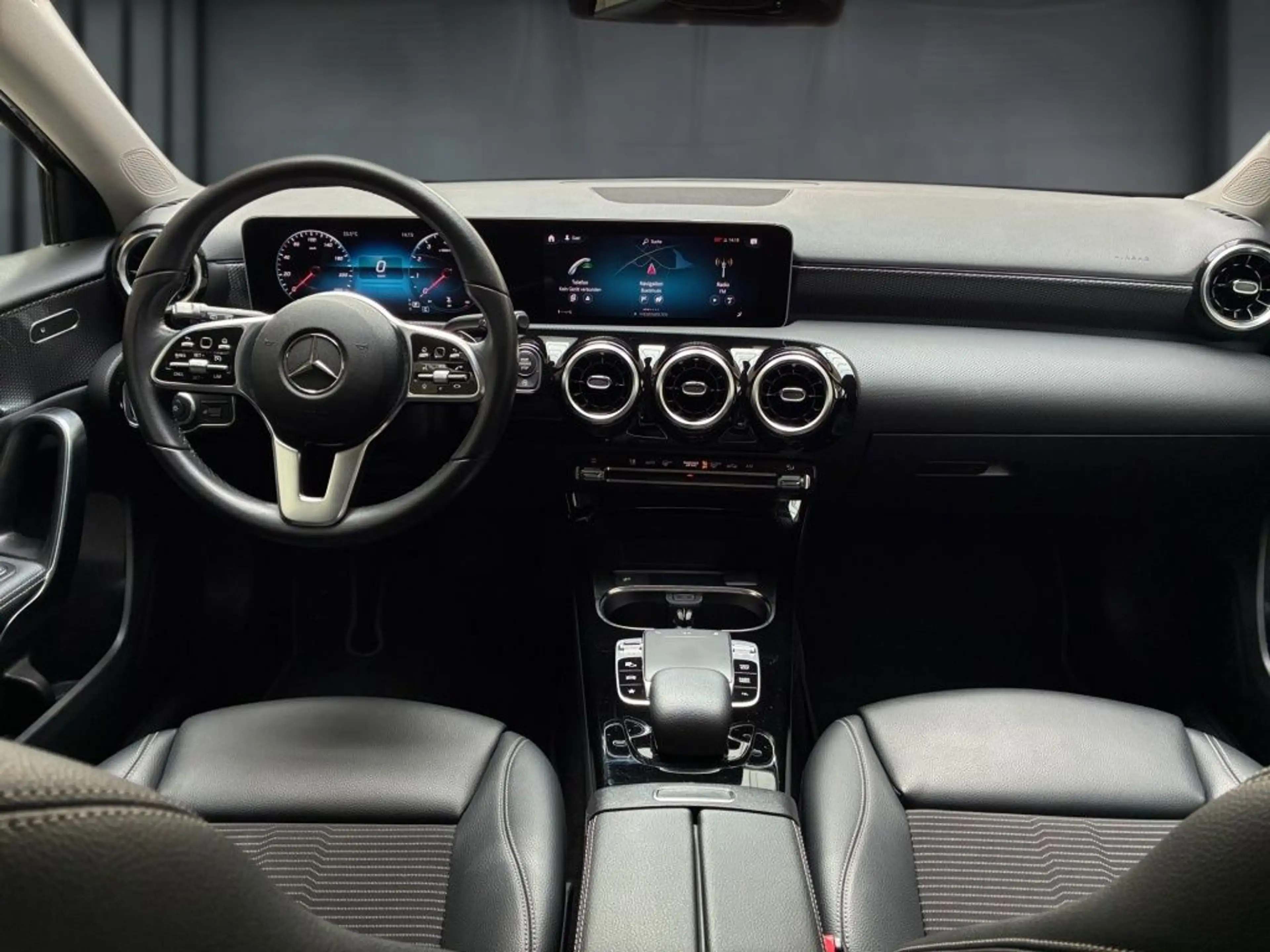 Mercedes-Benz A 220 Carbon+MBUX+Night+Progressive+ILS+Mbeam — photo 15