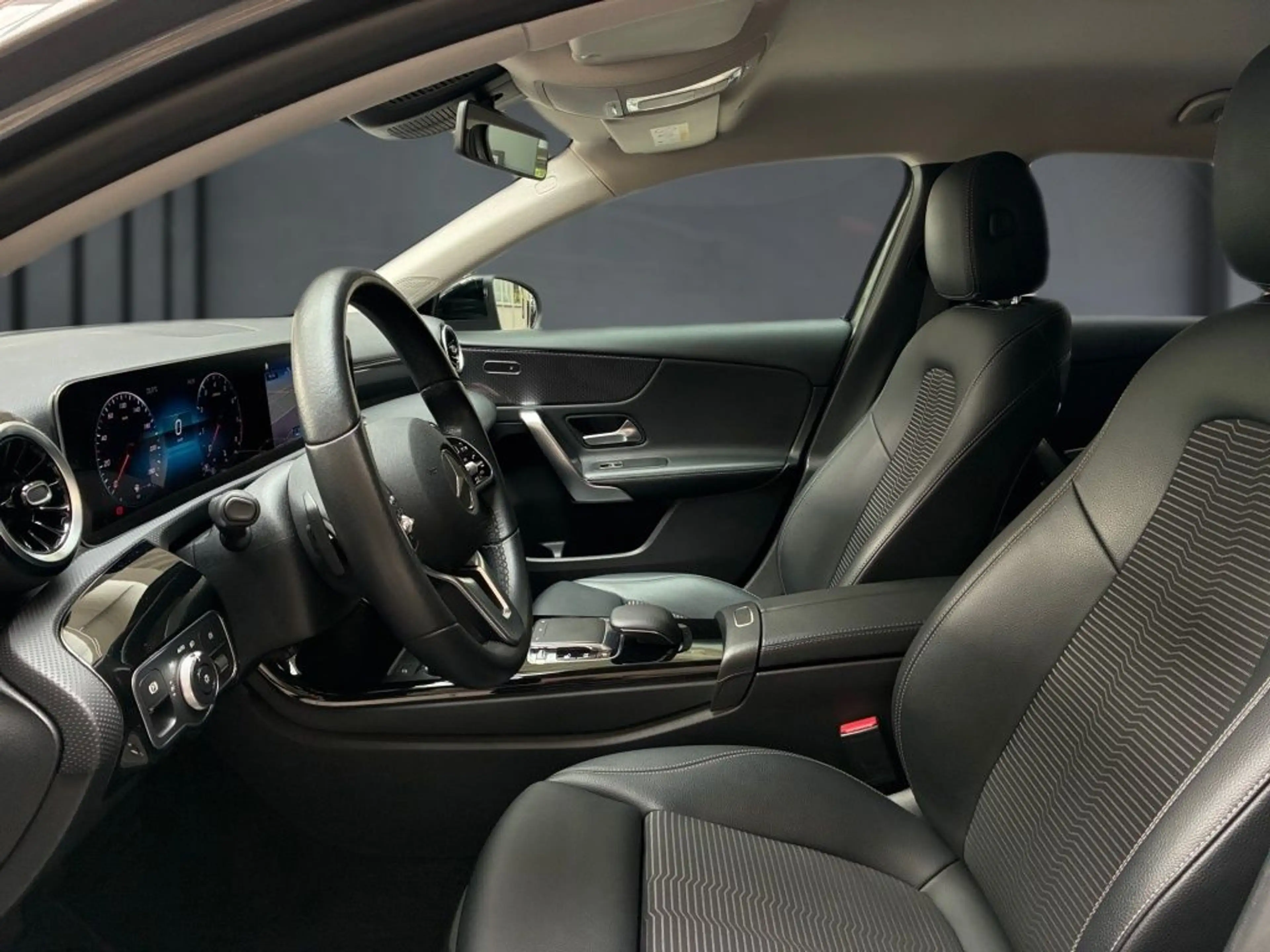 Mercedes-Benz A 220 Carbon+MBUX+Night+Progressive+ILS+Mbeam — photo 7