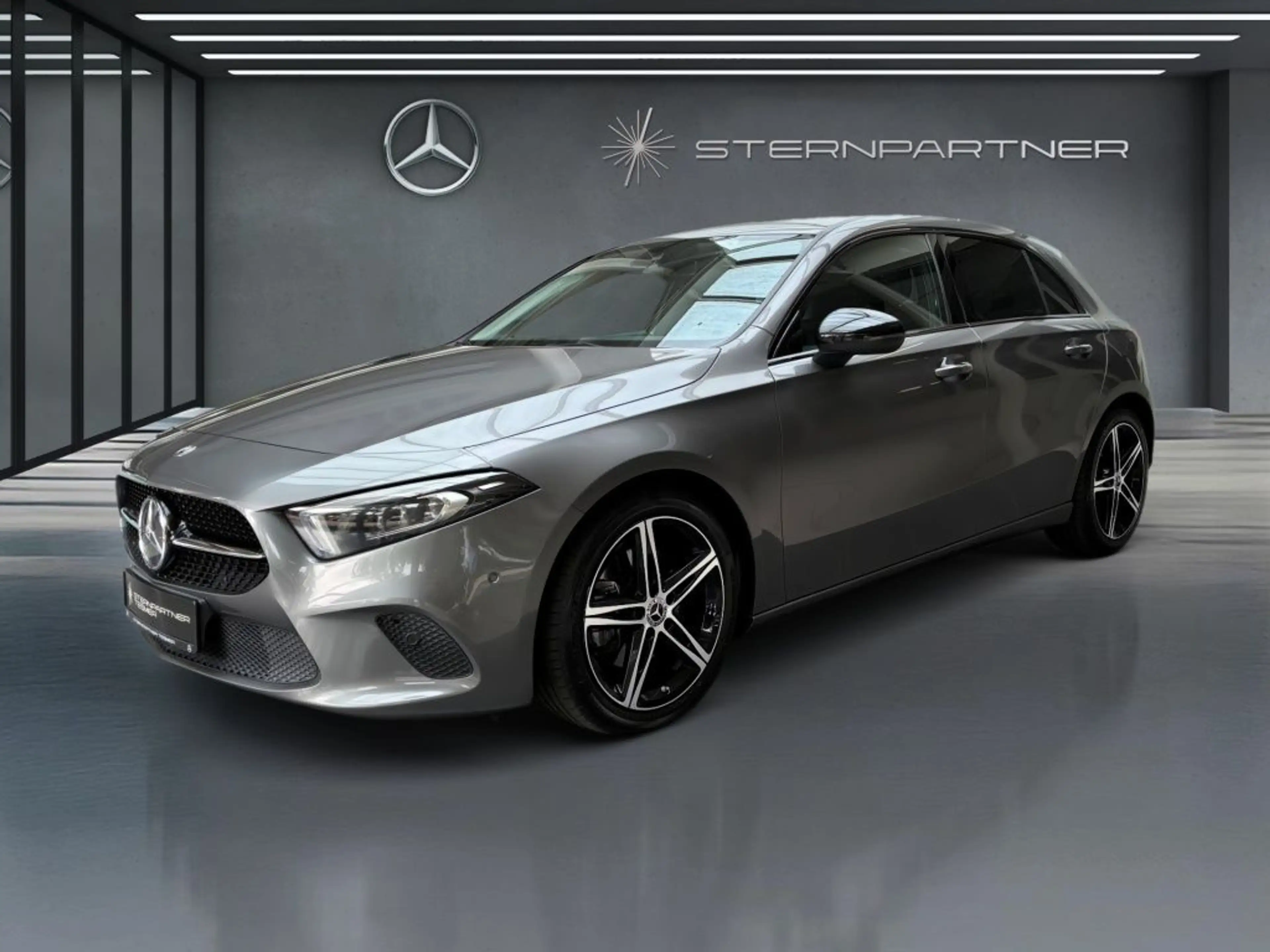 Mercedes-Benz A 220 Carbon+MBUX+Night+Progressive+ILS+Mbeam