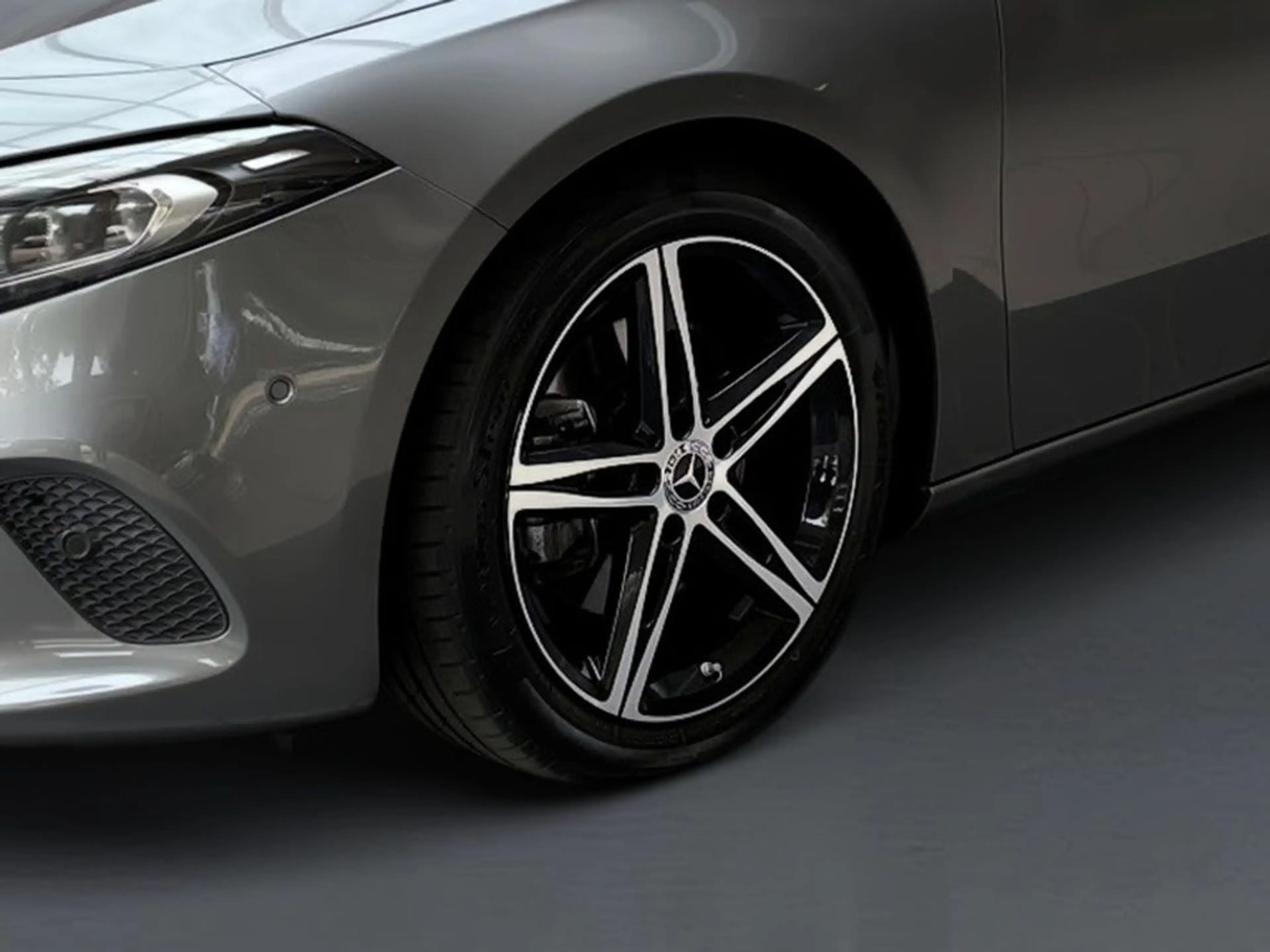 Mercedes-Benz A 220 Carbon+MBUX+Night+Progressive+ILS+Mbeam — photo 4