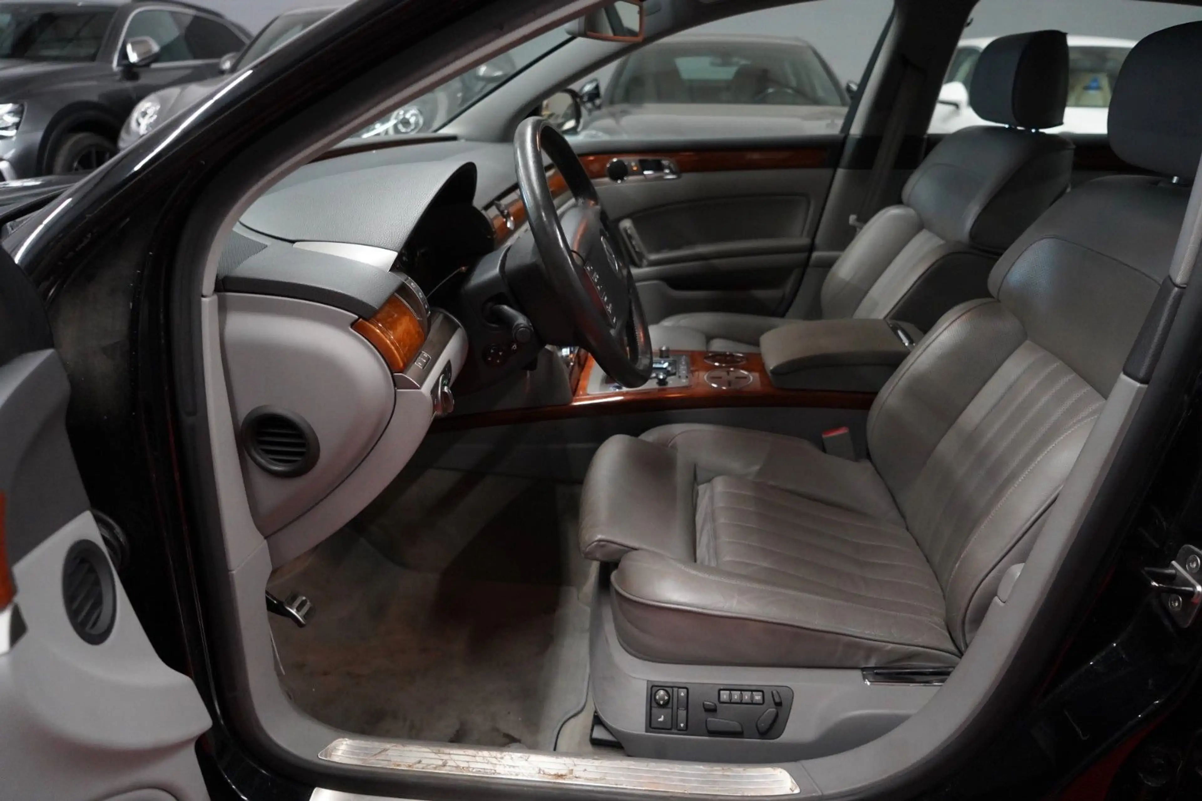 Volkswagen Phaeton 3.0 TDI V6 4Motion — photo 12