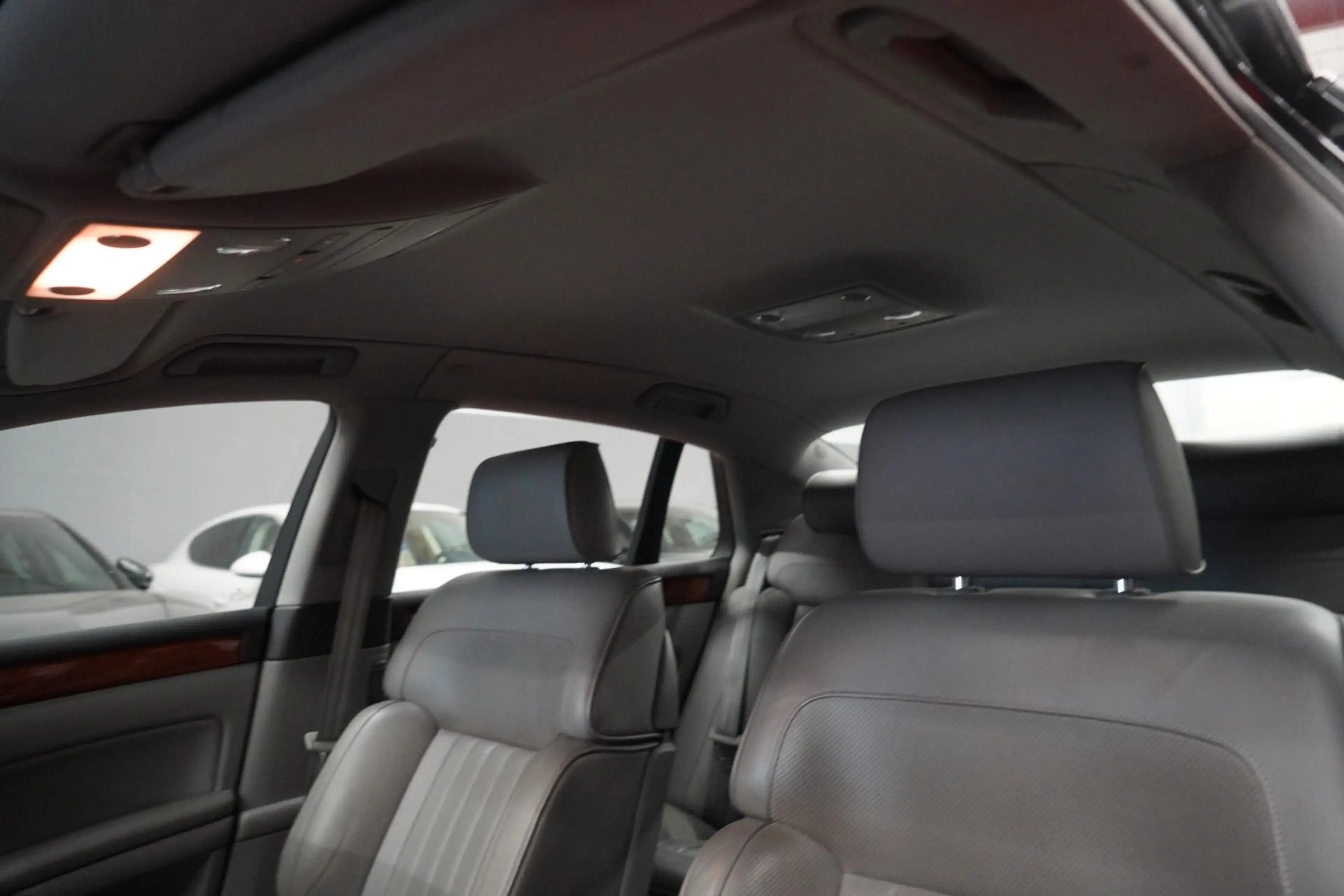 Volkswagen Phaeton 3.0 TDI V6 4Motion — photo 14