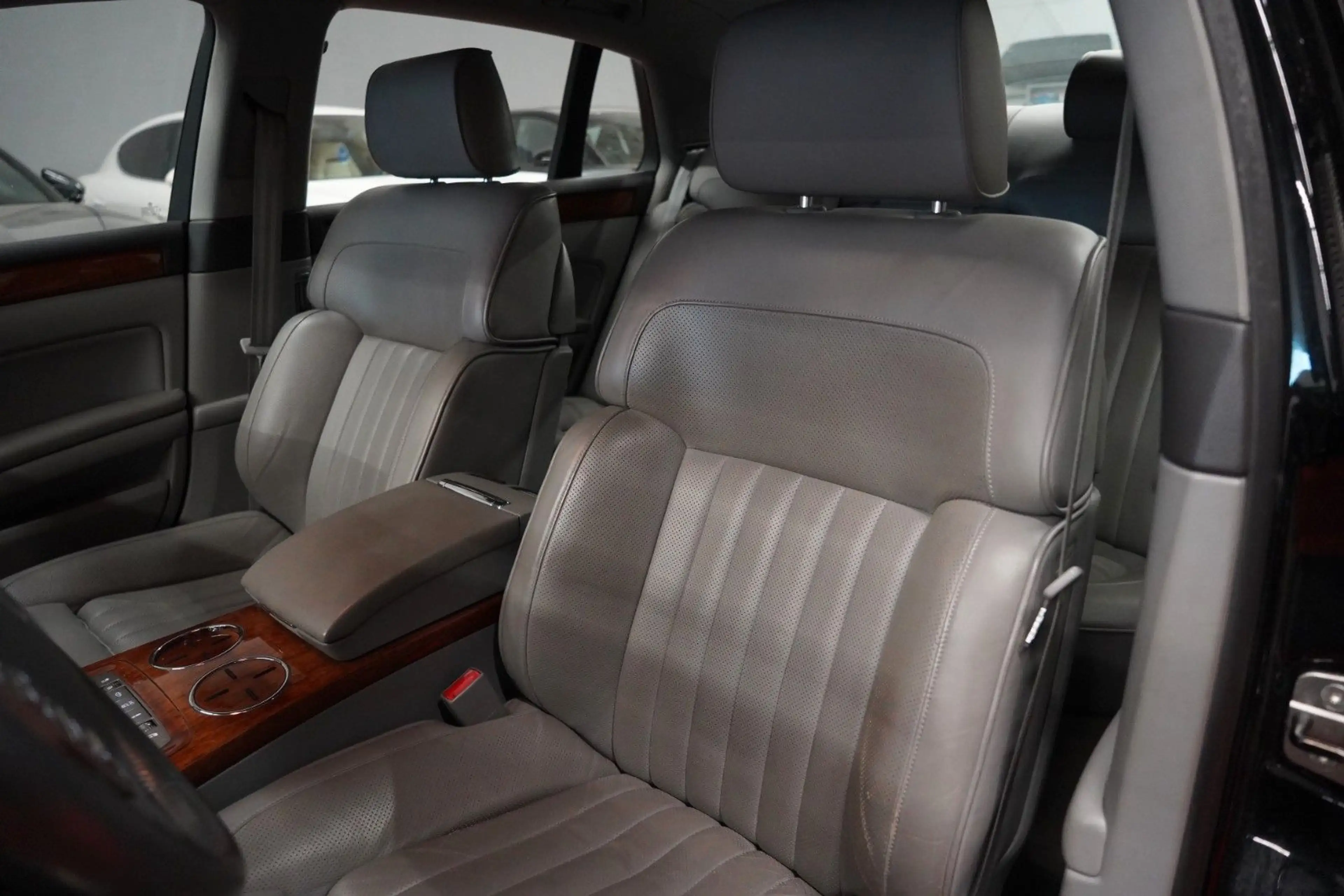 Volkswagen Phaeton 3.0 TDI V6 4Motion — photo 13