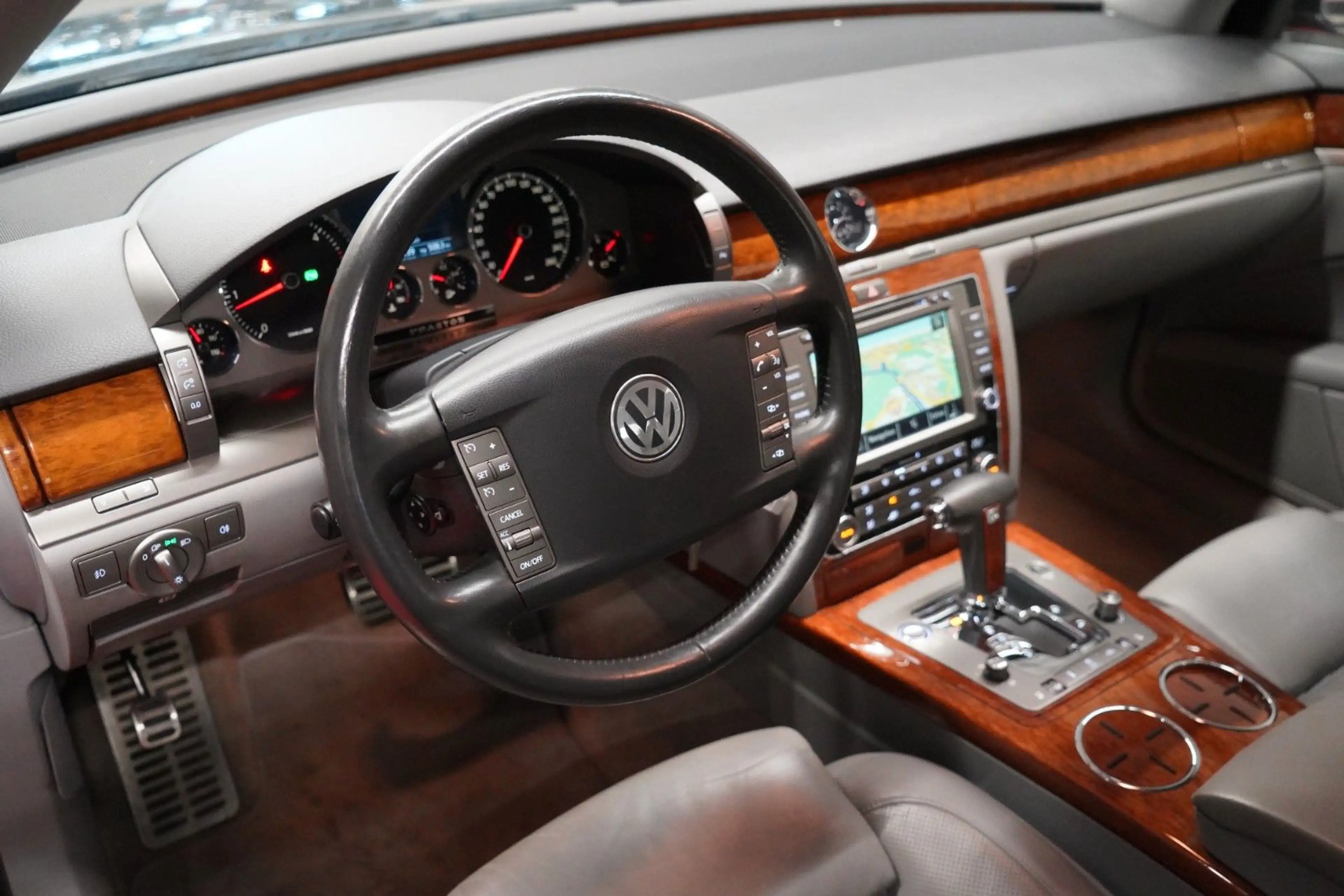 Volkswagen Phaeton 3.0 TDI V6 4Motion — photo 11