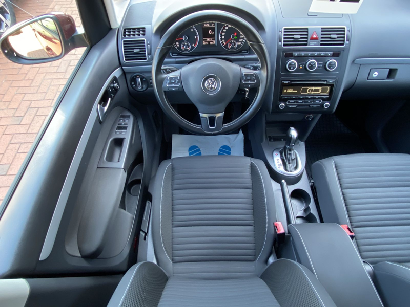 Volkswagen Touran Cup Autom. AHK PDC SHZ Garantie — photo 11