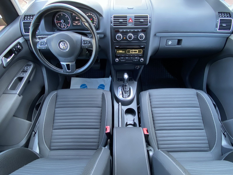 Volkswagen Touran Cup Autom. AHK PDC SHZ Garantie — photo 9